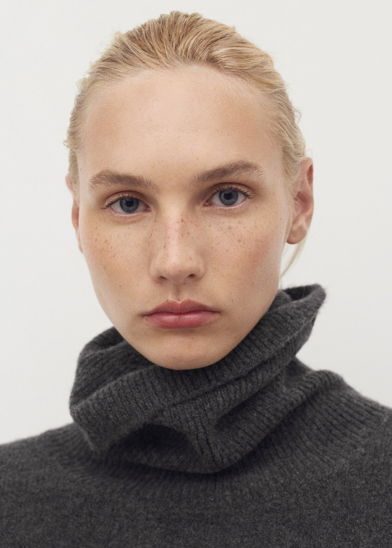 Turtleneck knit sweater - Medium plane