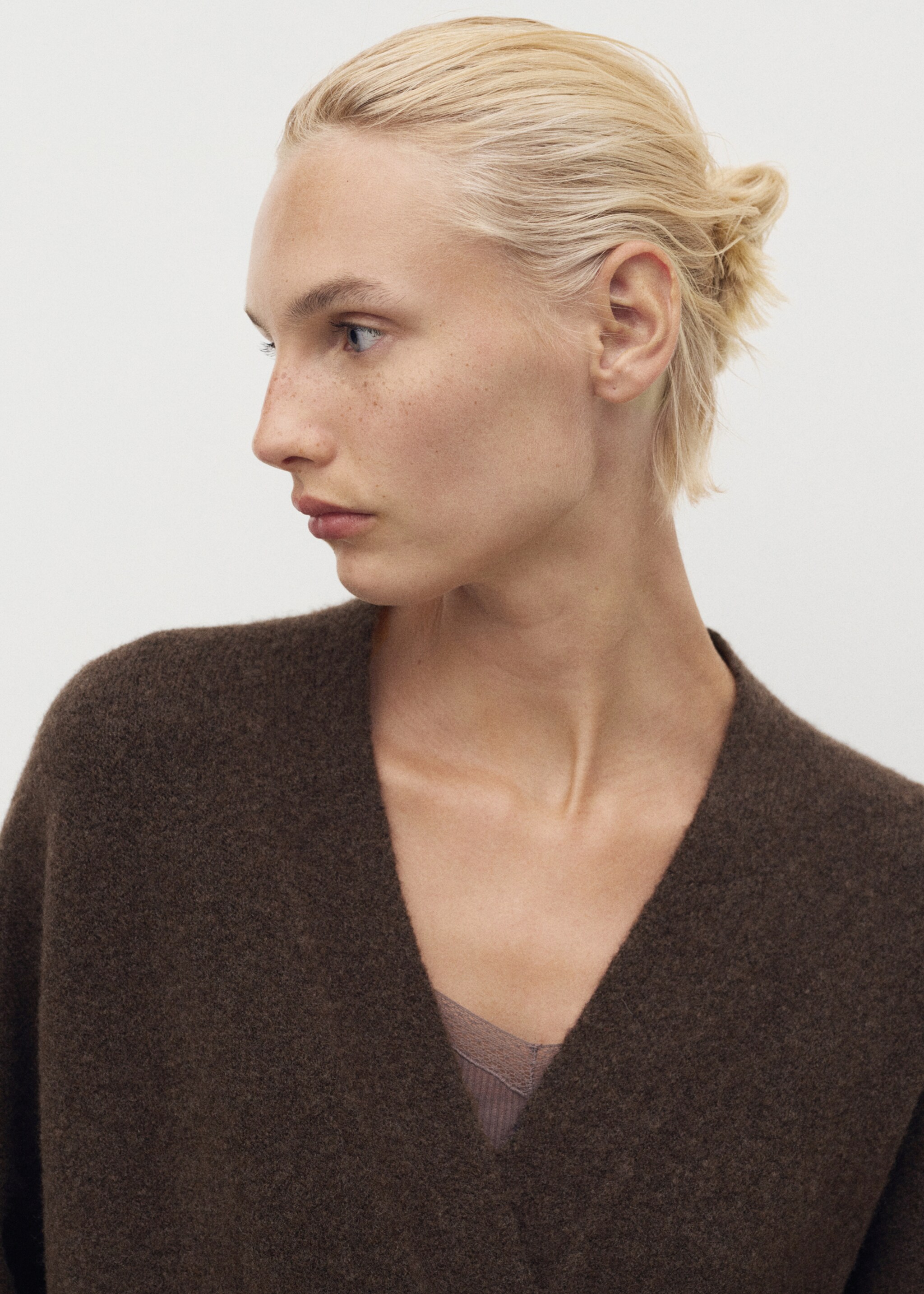 Knitted long dressing gown - Details of the article 1, Chocolate. Ref: 17034102-00.