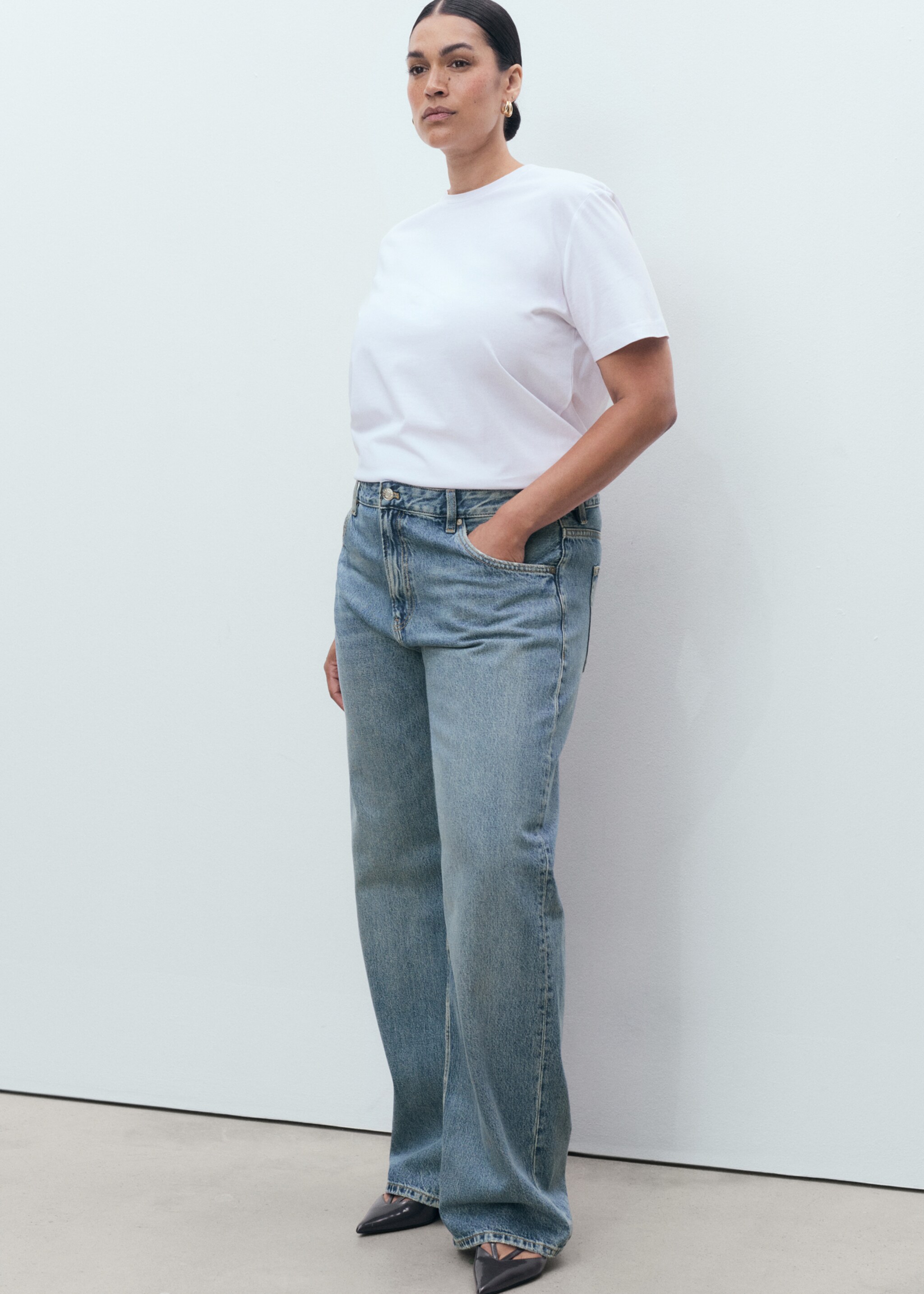 Miami medium-rise straight-fit jeans - Details of the article 3, Medium Blue. Ref: 17034103-00.