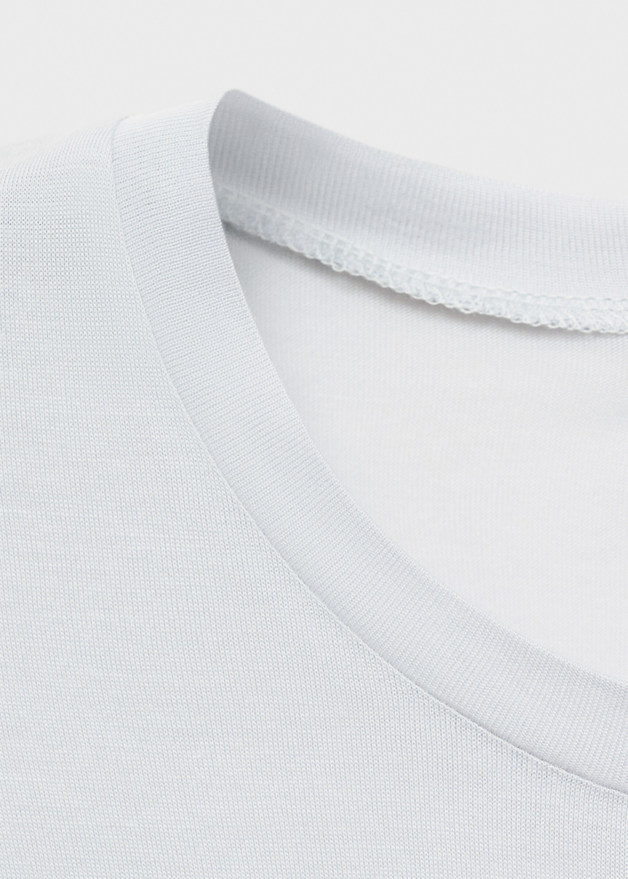 Garment washed t-shirt - Details of the article 8, Light/Pastel Grey. Ref: 17034105-00.
