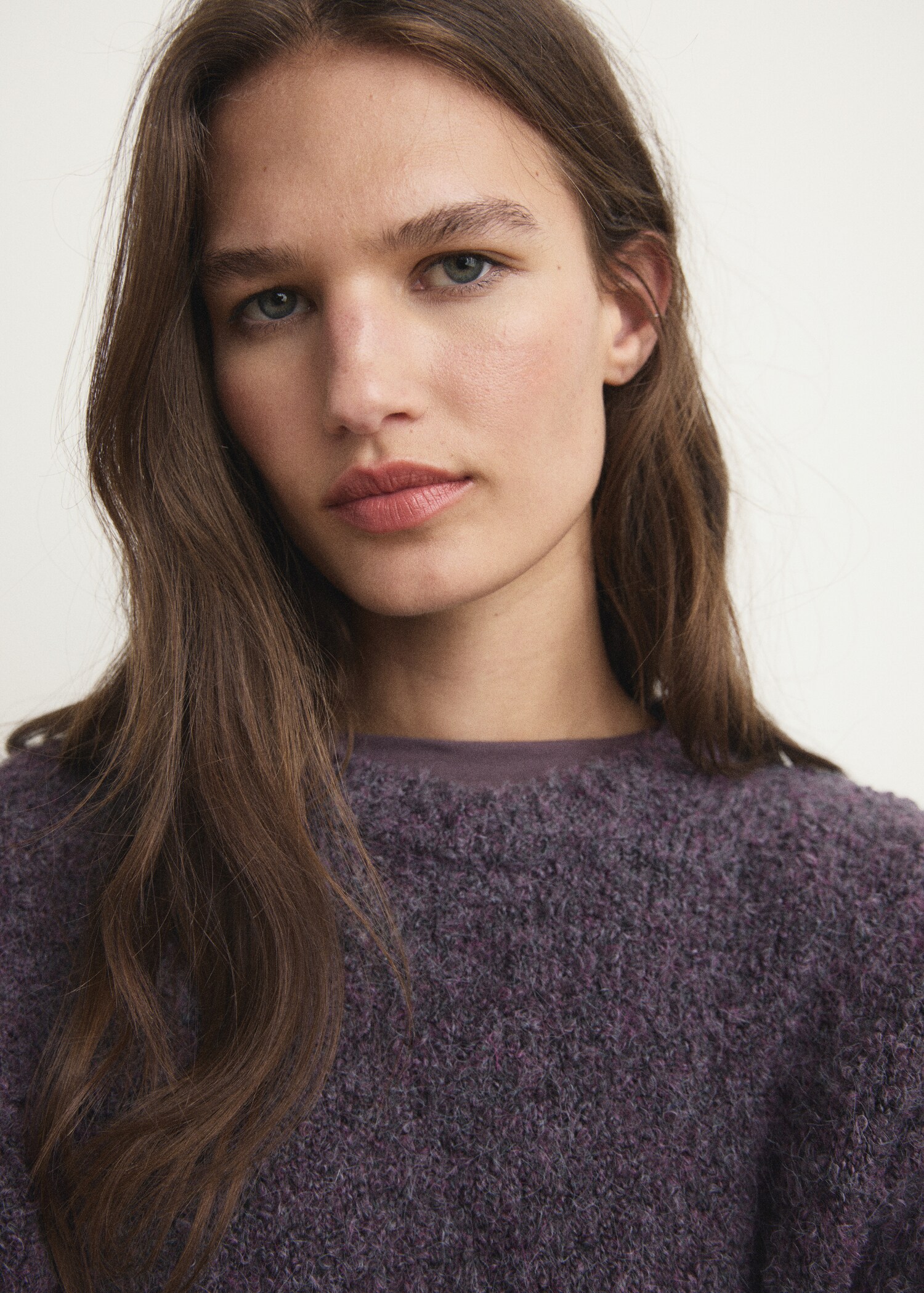 Round-neck bouclé sweater - Details of the article 1