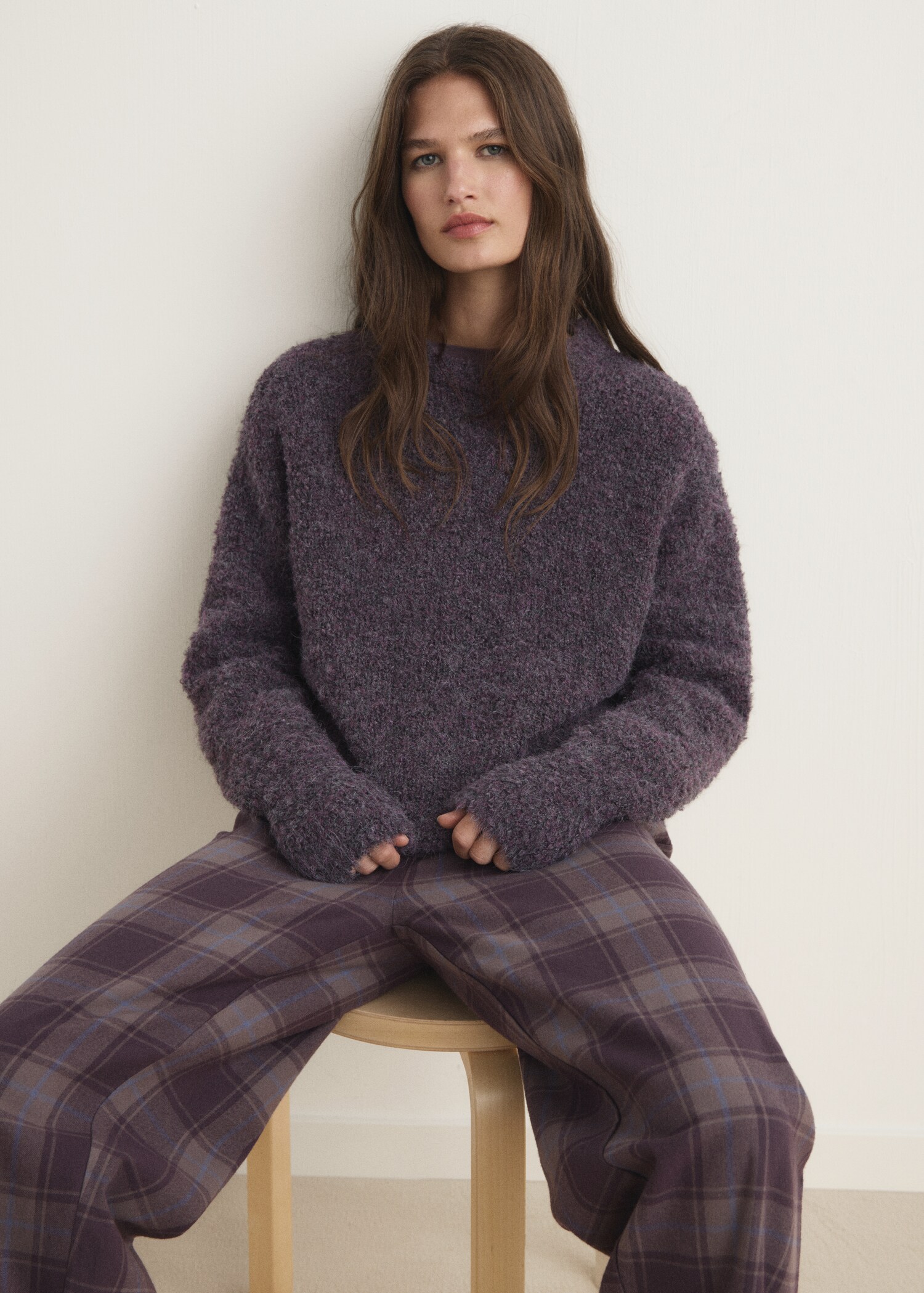 Round-neck bouclé sweater - Details of the article 2
