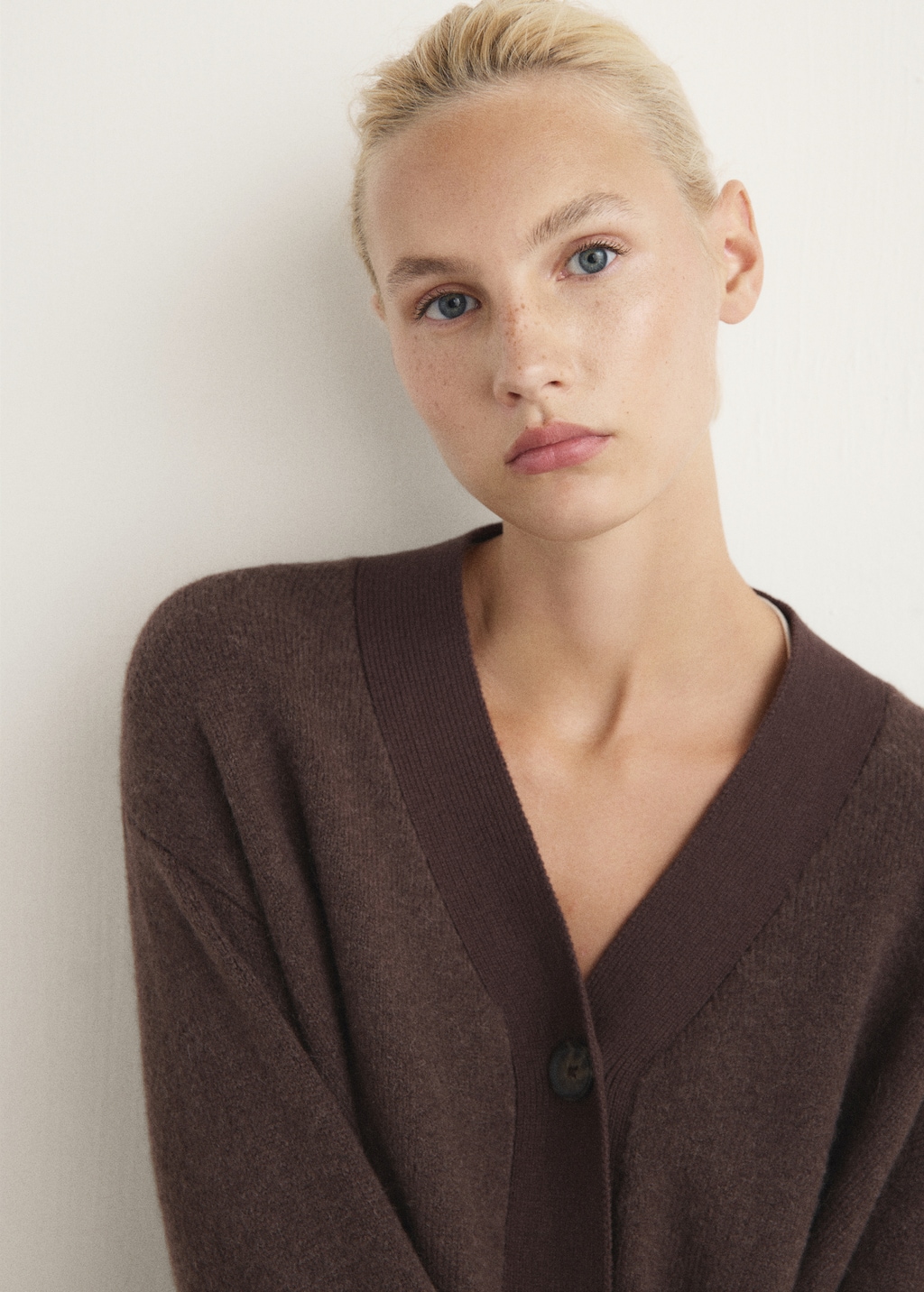 Knitted cardigan with contrasting detail