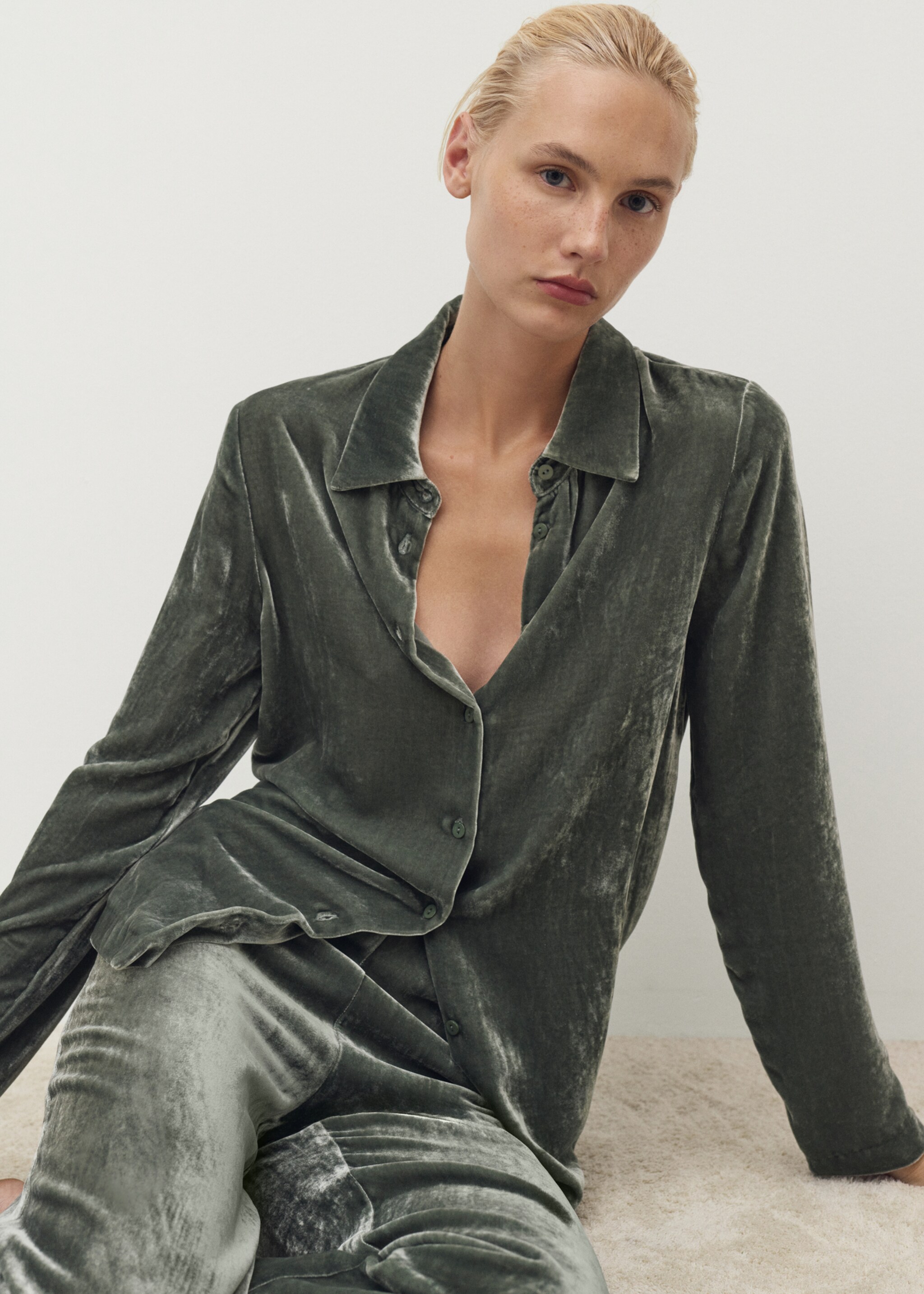 Silk velvet shirt - Details of the article 2