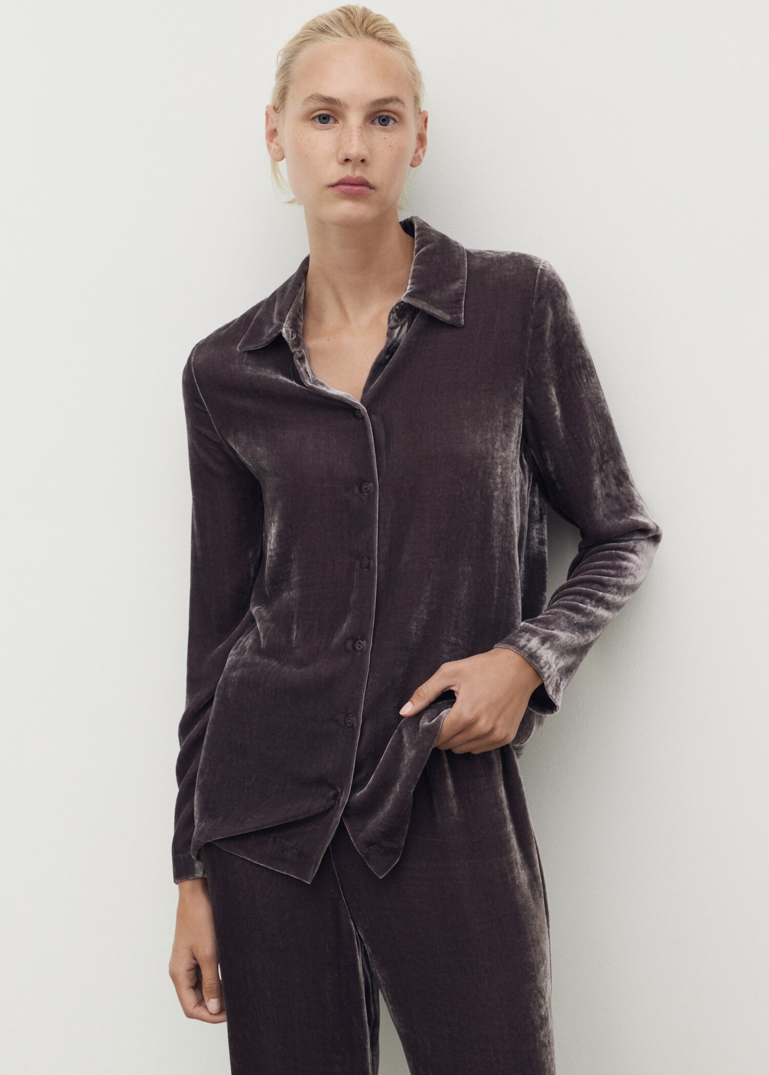 Camisa velvet seda - Plano medio