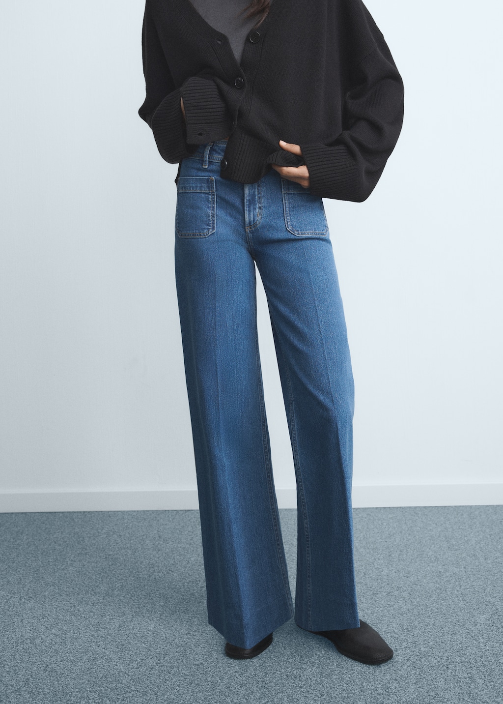 Wide-leg jeans with pockets