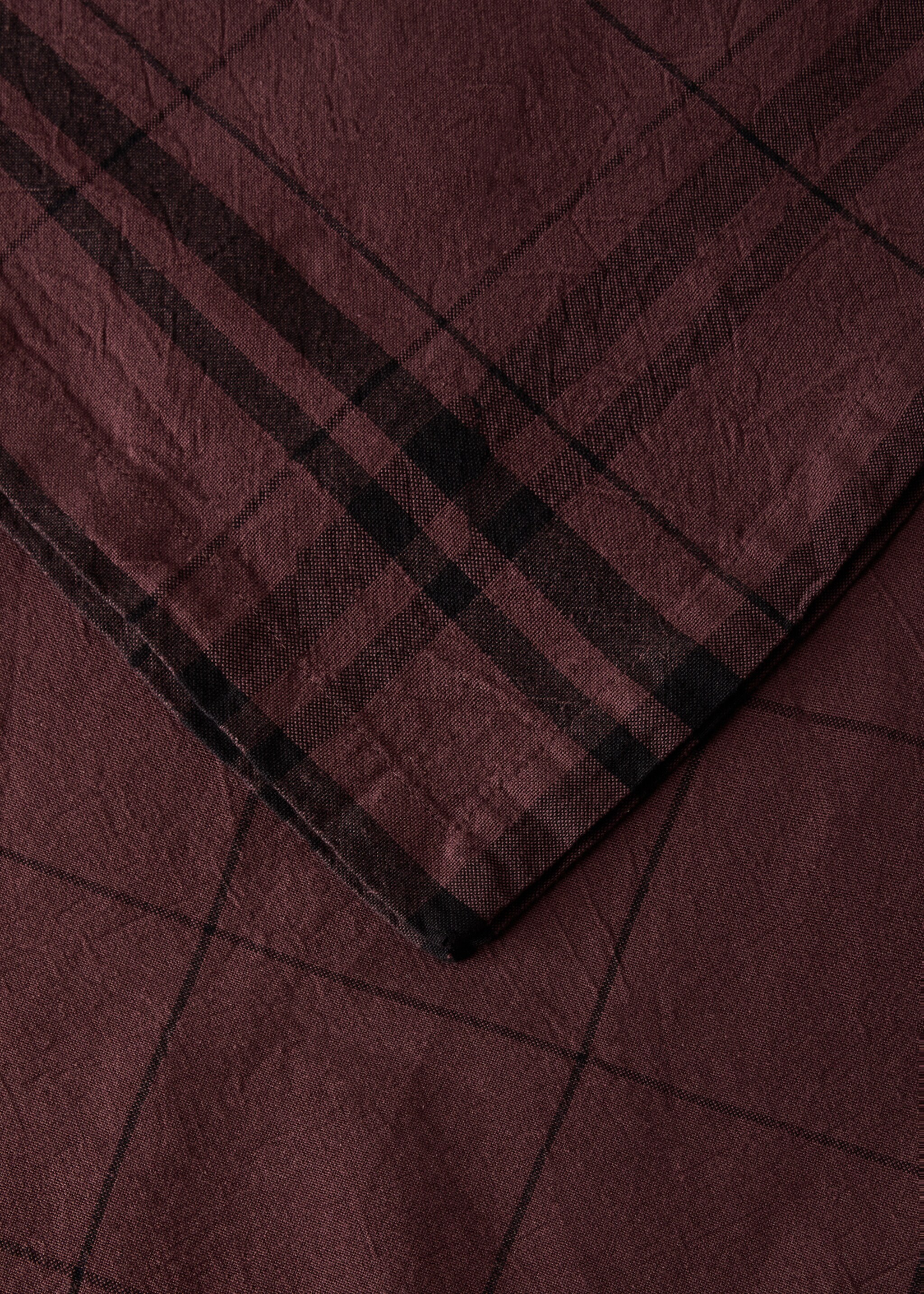 Overdyed cotton check tablecloth for 6 to 8 guests - Details of the article 1, Dark Red. Ref: 17034127-00.