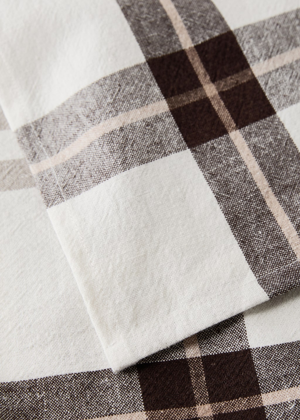 Cotton linen checked tablecloth for 2 to 4 diners