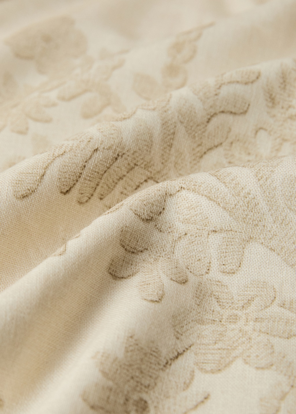 Cotton linen tablecloth with floral design for 6 to 8 diners