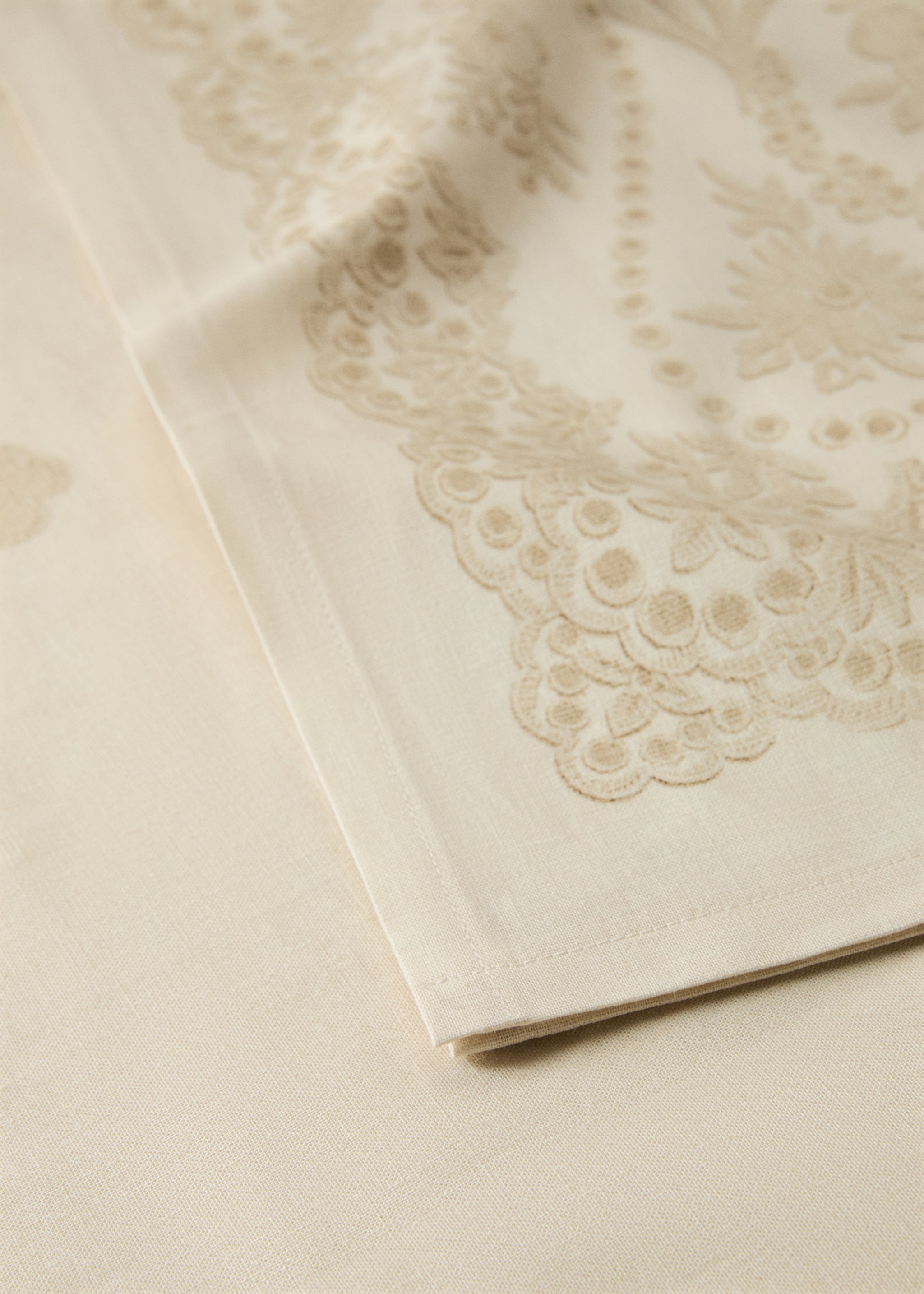 Mantel algodón lino diseño floral 8 a 10 comensales - Detalle del artículo 1, Arena. Ref: 17034133-00.