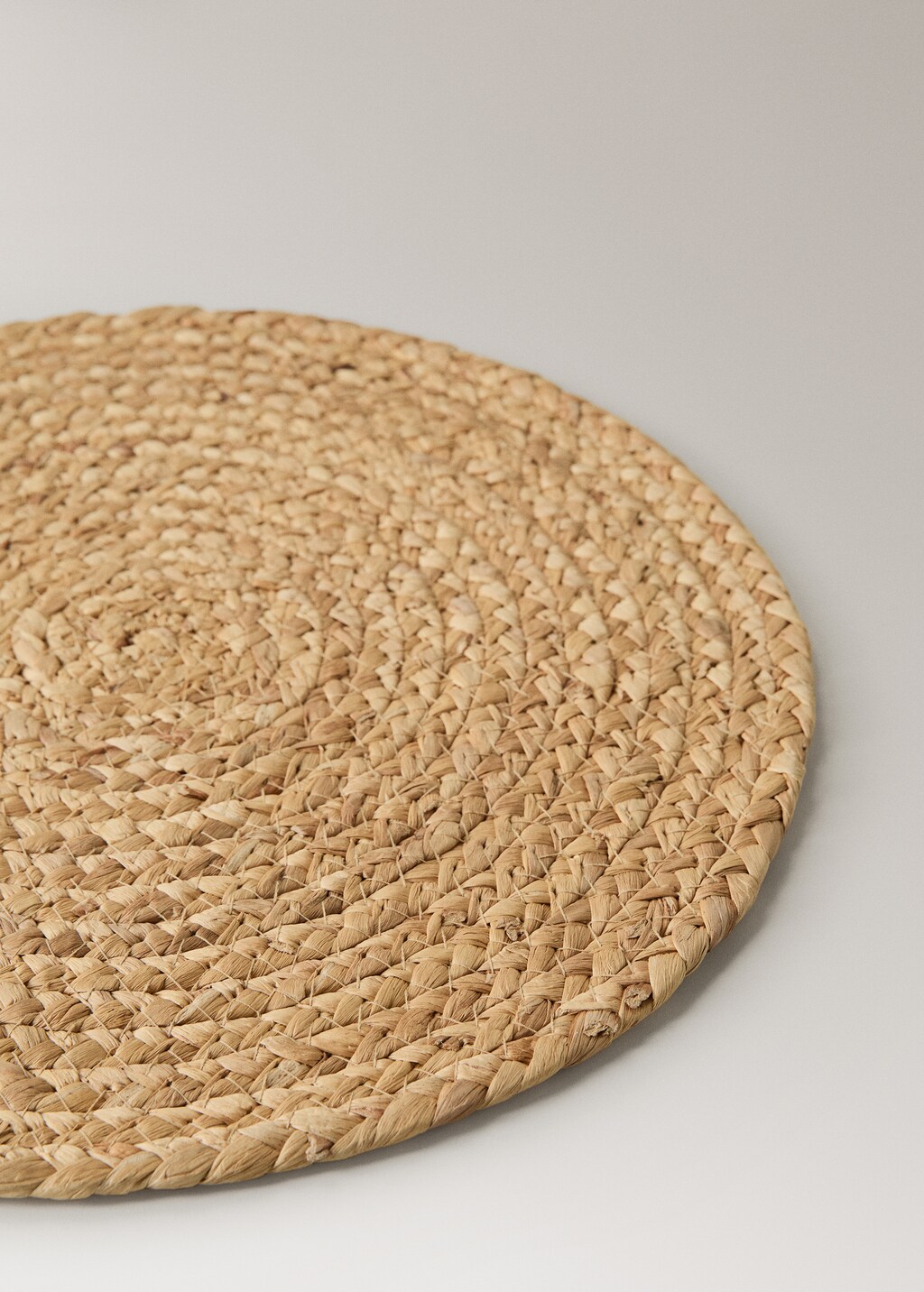 Natural fiber round tablecloth
