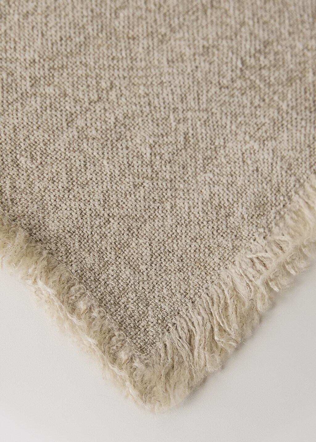 Linen placemat with tassels