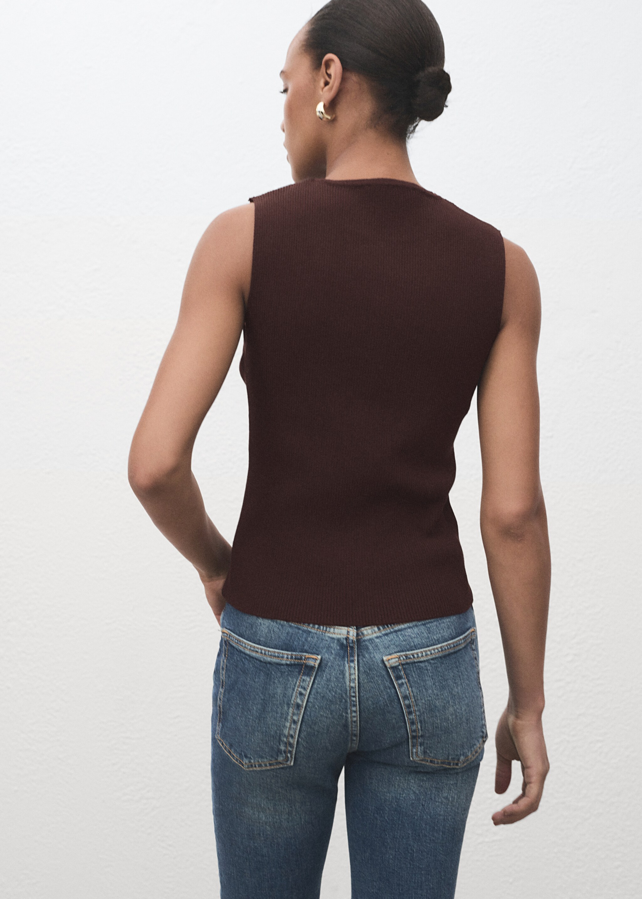 Knitted gilet with slits - Reverse of the article, Brown. Ref: 17034140-00.