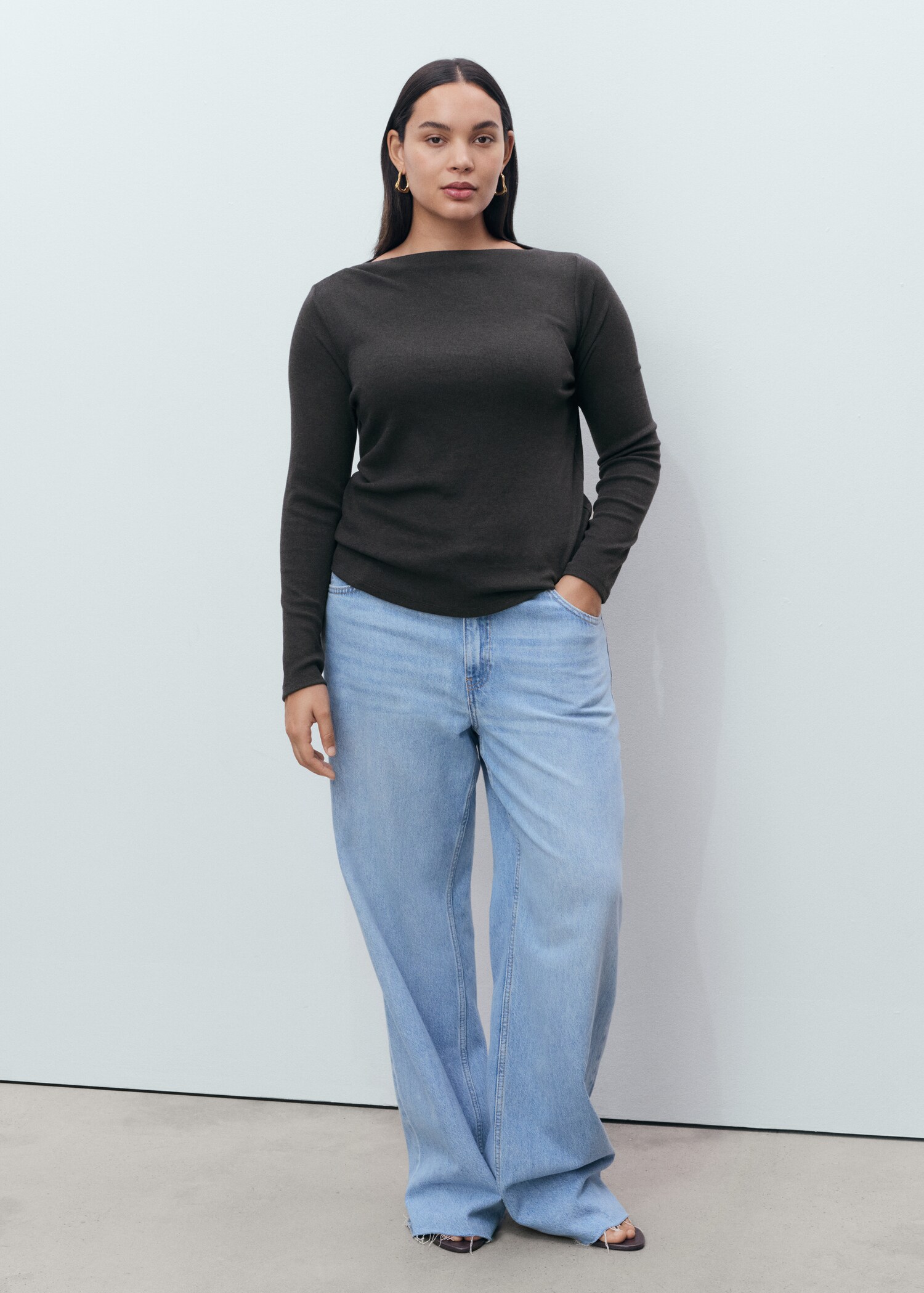 Long-sleeved boat-neck t-shirt - Details of the article 3