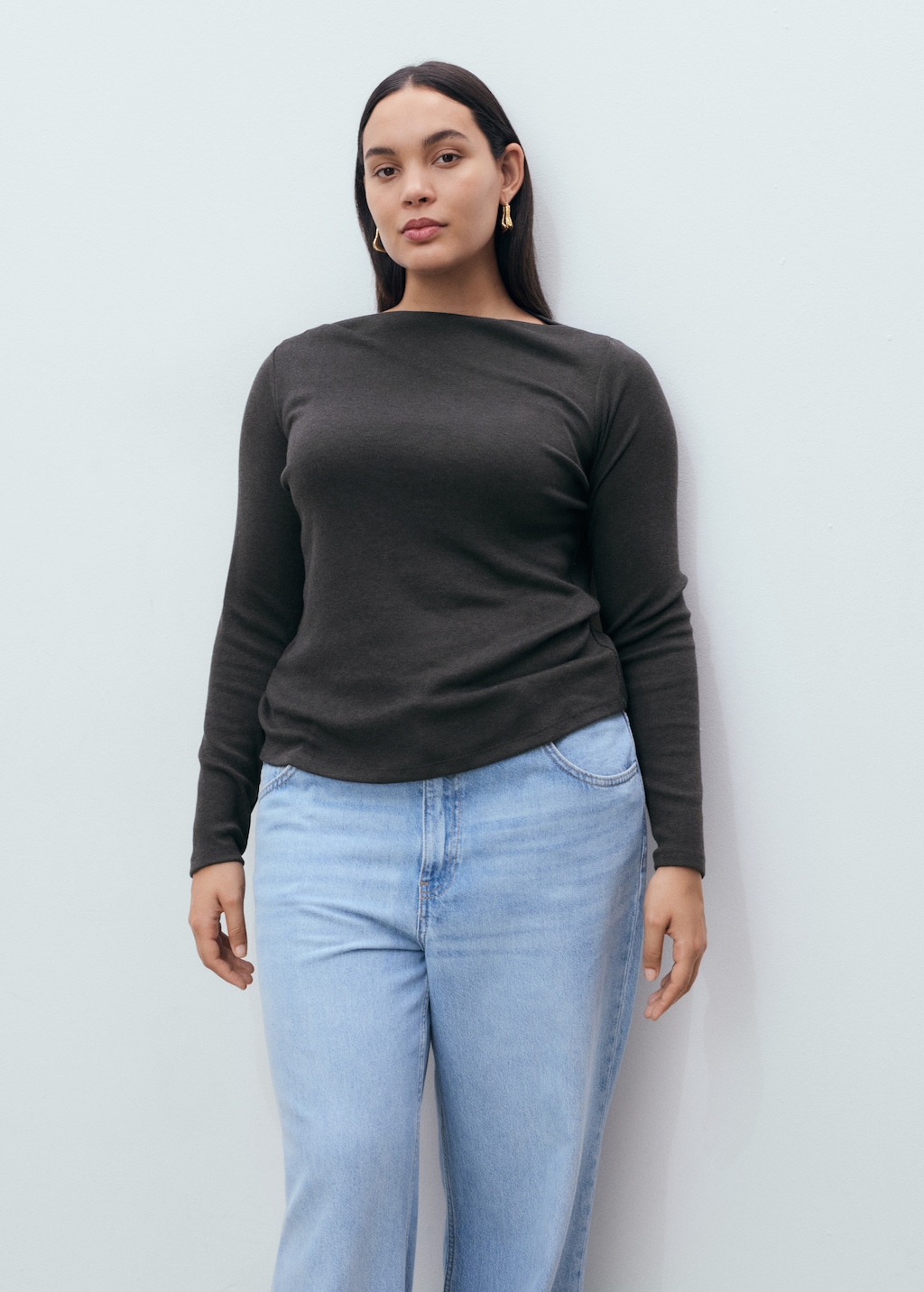 Long-sleeved boat-neck t-shirt