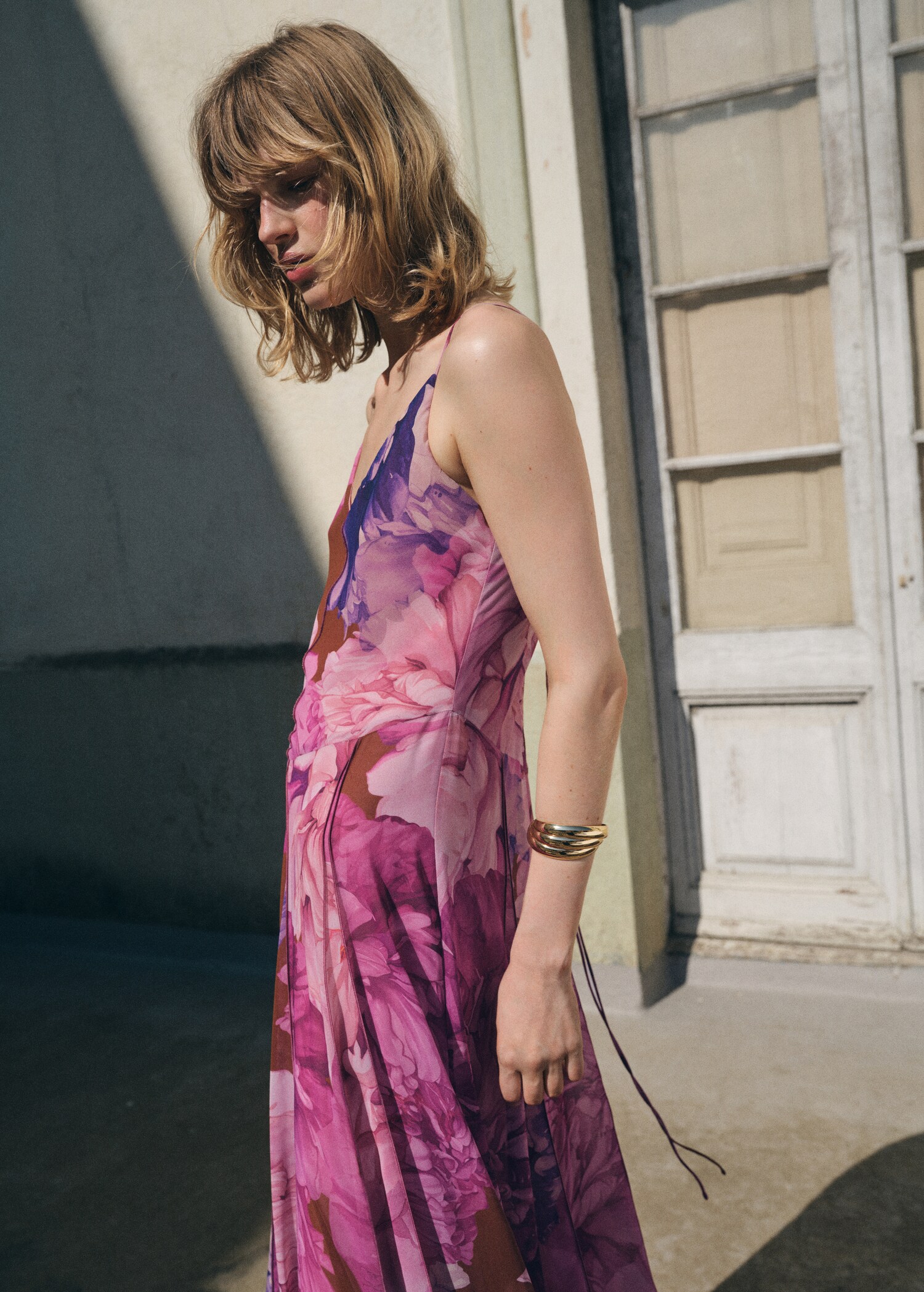 Vestido evasé floral - Plano medio