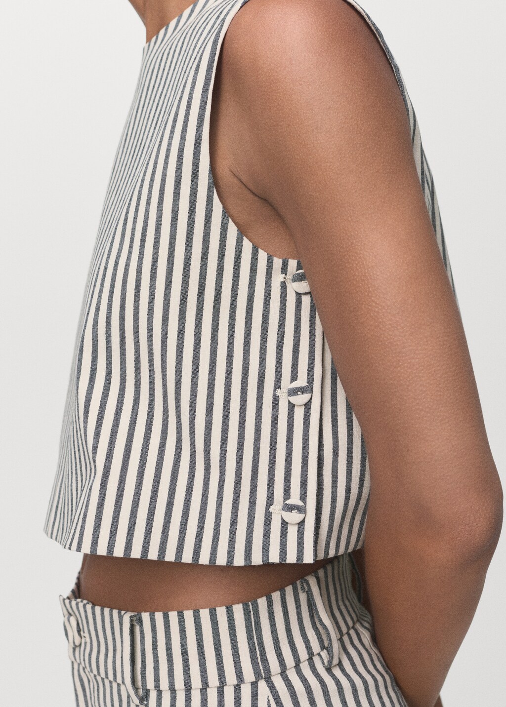 Buttons striped top