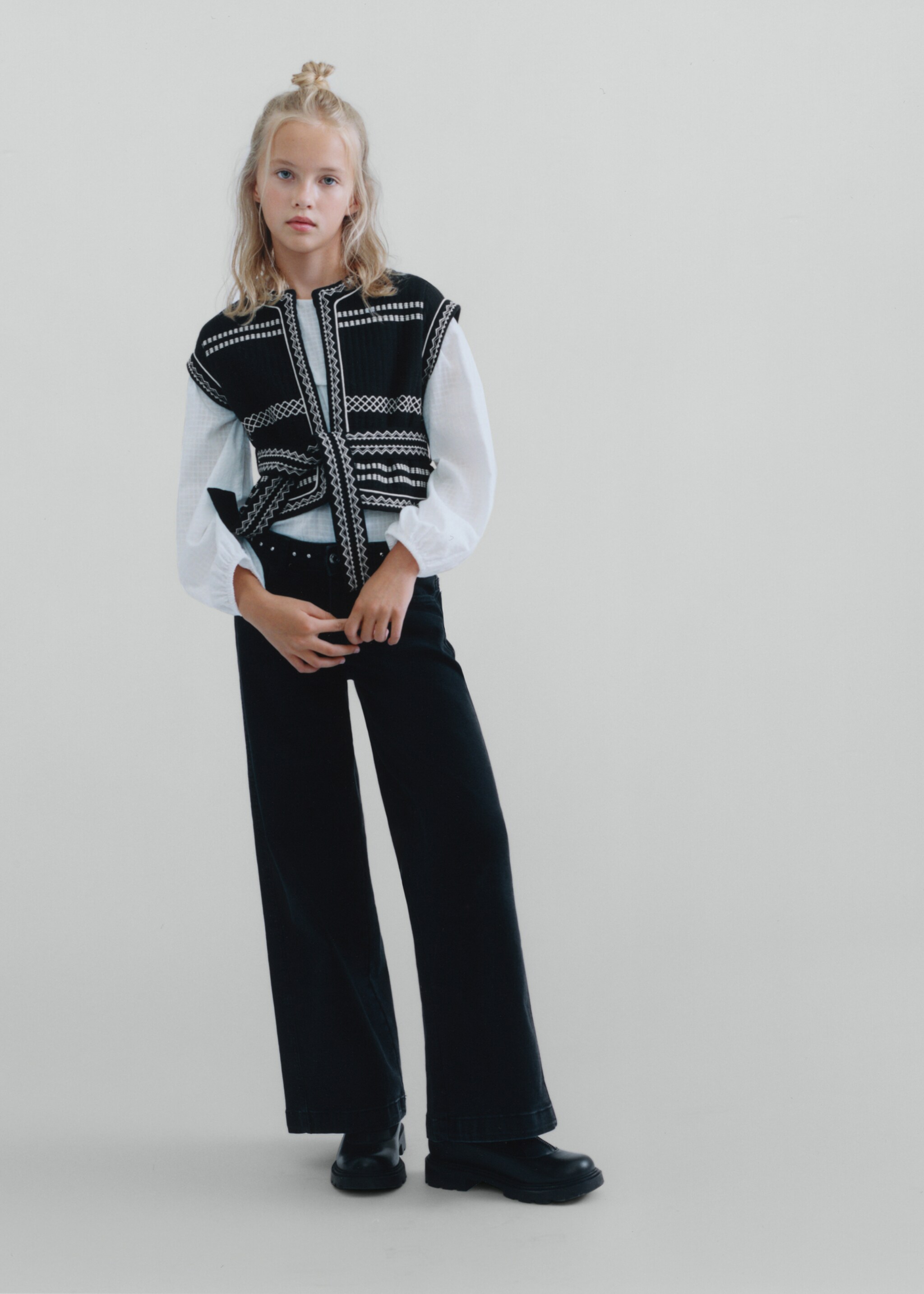 Low-waist studded jeans - Details of the article 5, Black denim. Ref: 17034410-00.