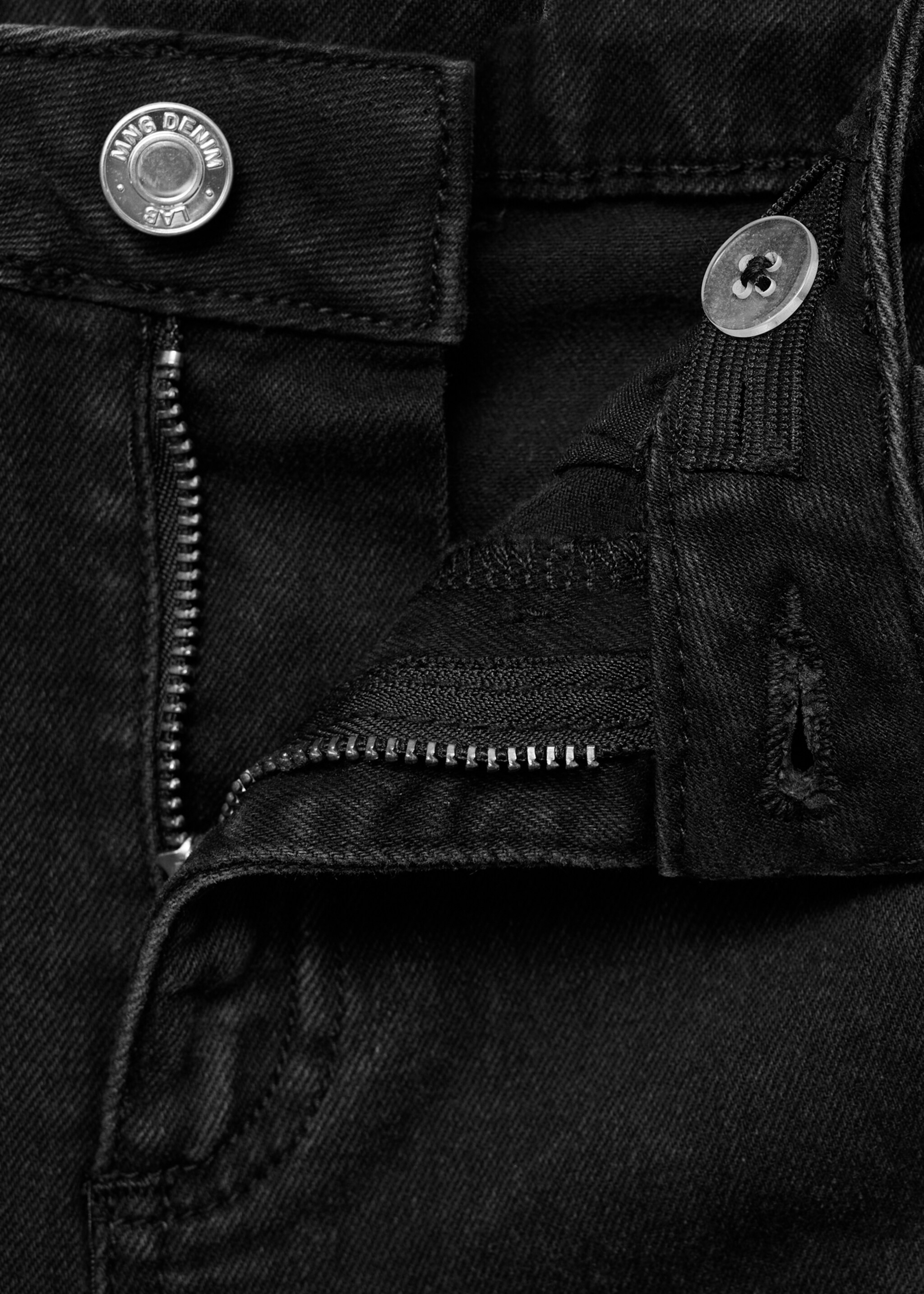 Flared cargo jeans - Details of the article 8, Black denim. Ref: 17034411-00.