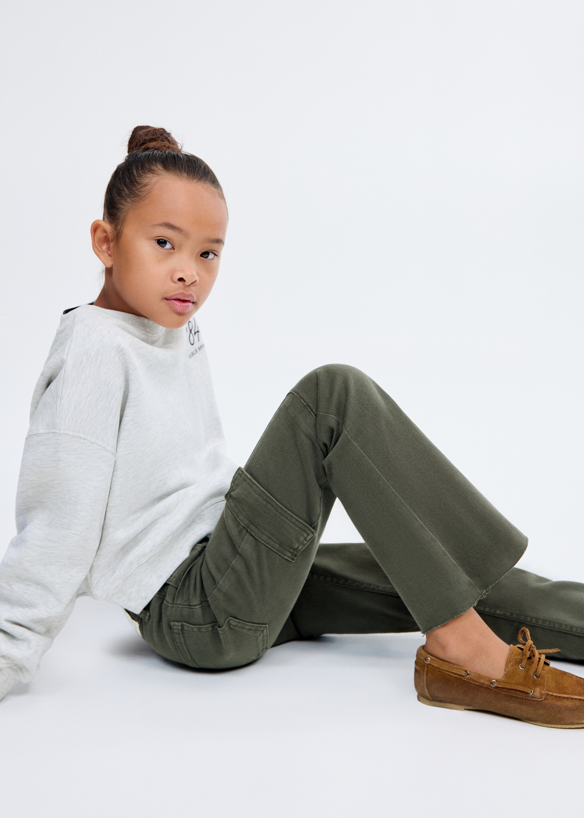 Flared cargo jeans - Details of the article 1, Forest Green. Ref: 17034412-00.