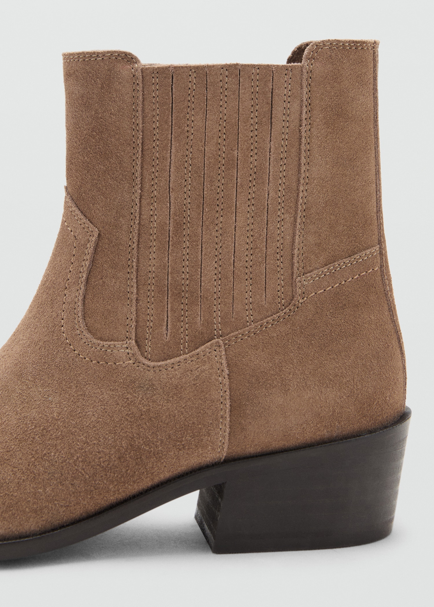 Suede leather ankle boots - Details of the article 1