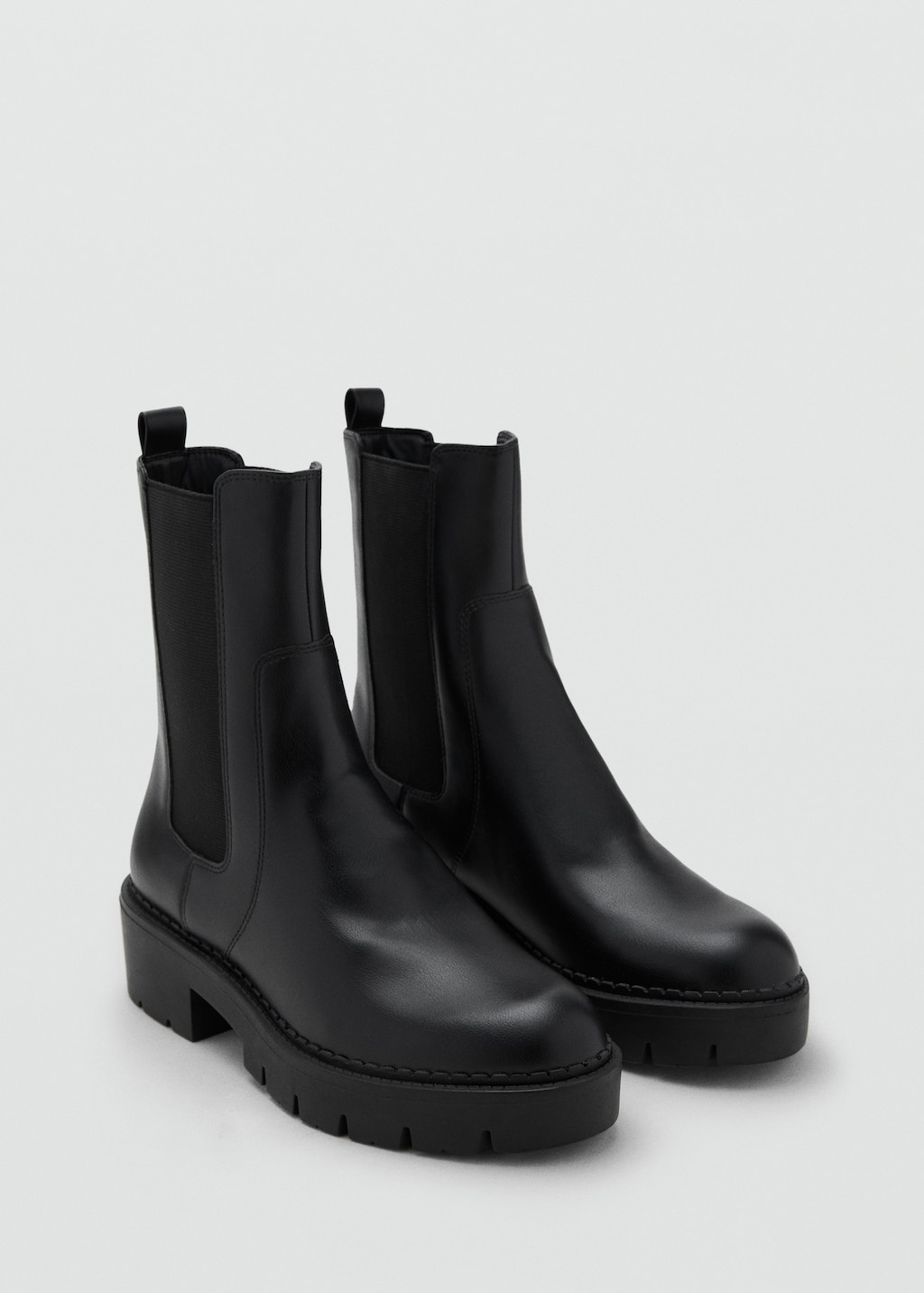 Track sole Chelsea boots