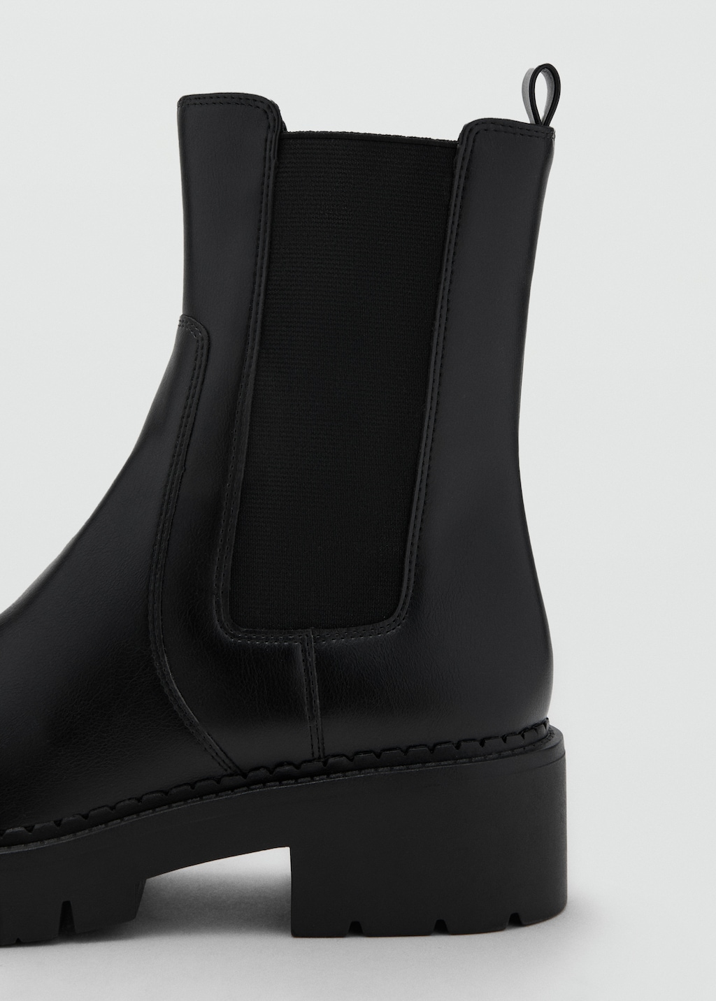 Track sole Chelsea boots