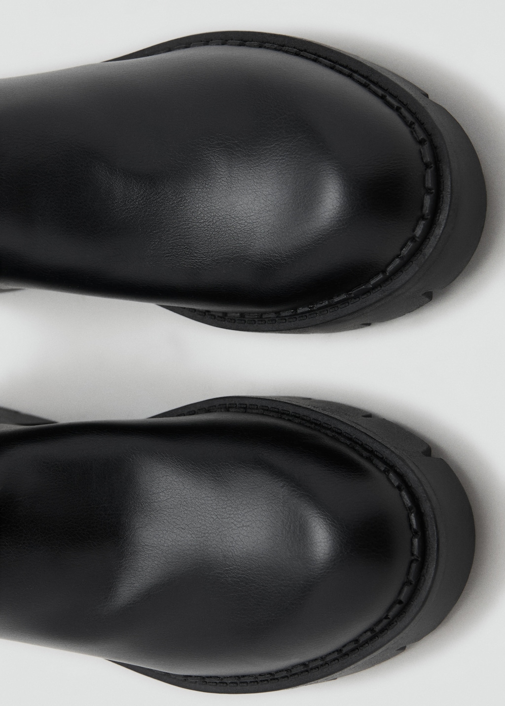 Track sole Chelsea boots