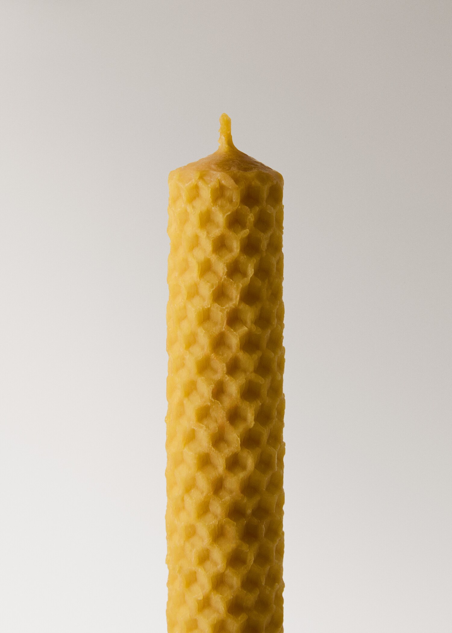 Long decorative beeswax candles - Details of the article 1