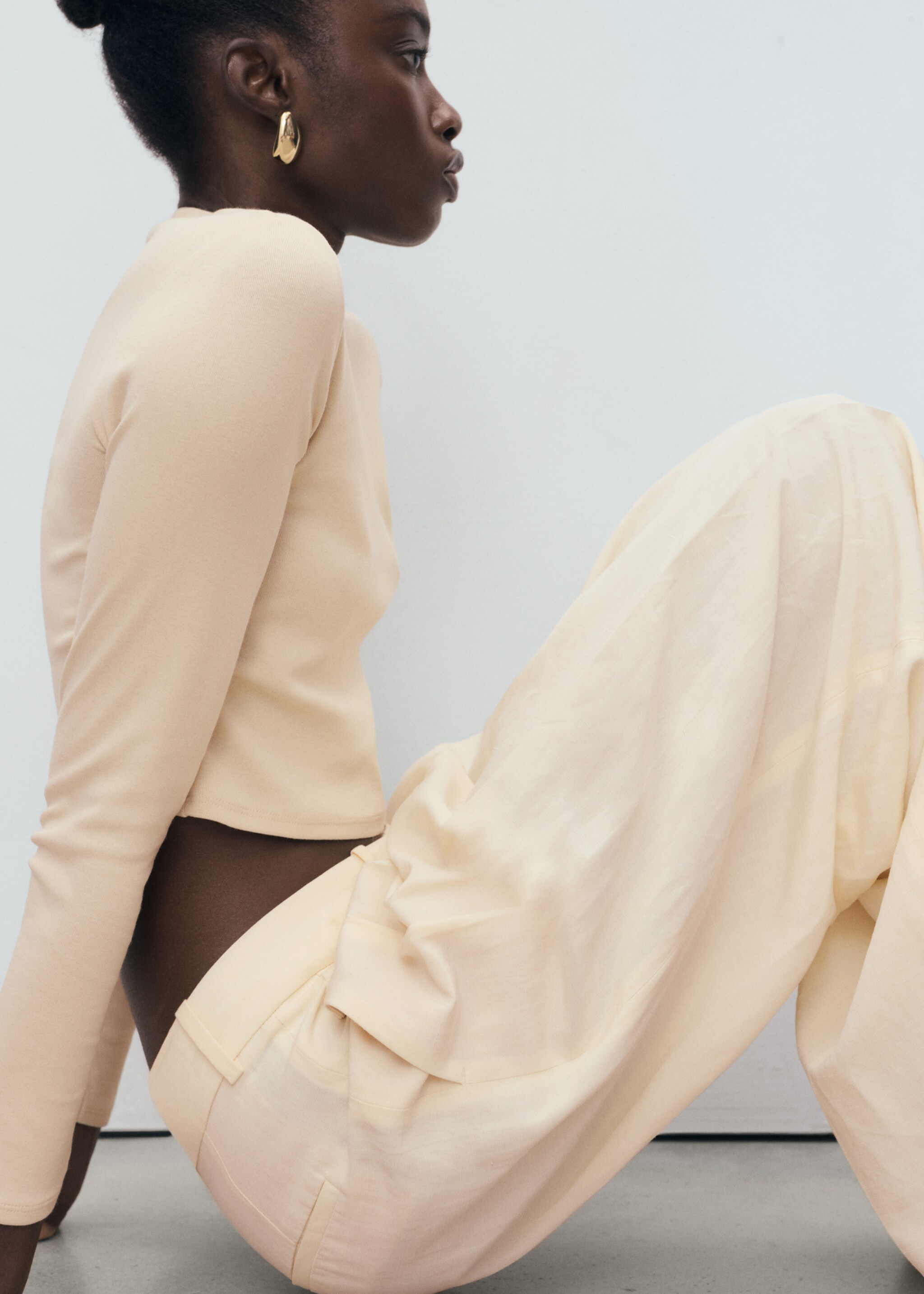 Long-sleeved cropped t-shirt - Details of the article 2, Beige. Ref: 17034781-00.