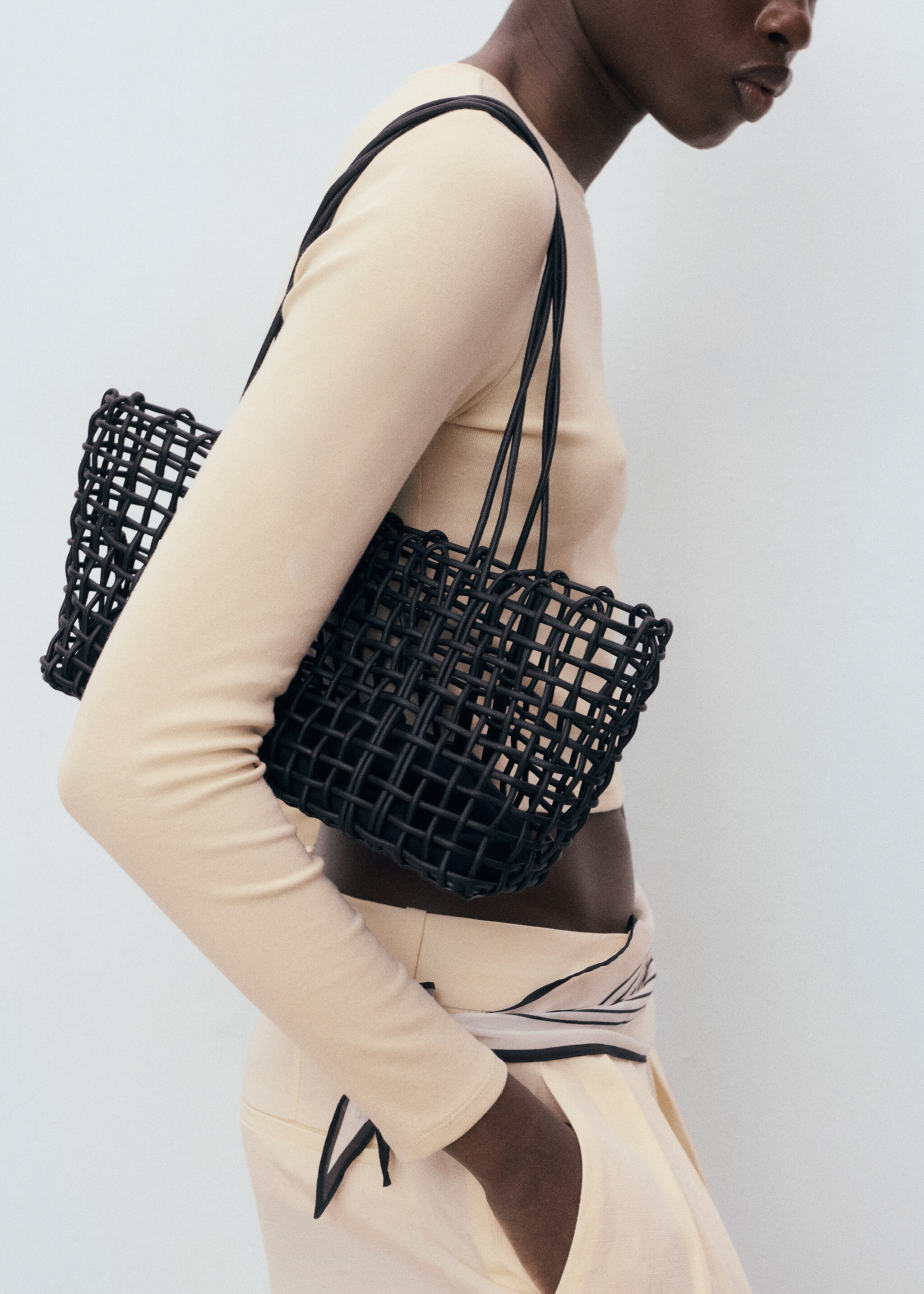 Long-sleeved cropped t-shirt - Details of the article 6, Beige. Ref: 17034781-00.