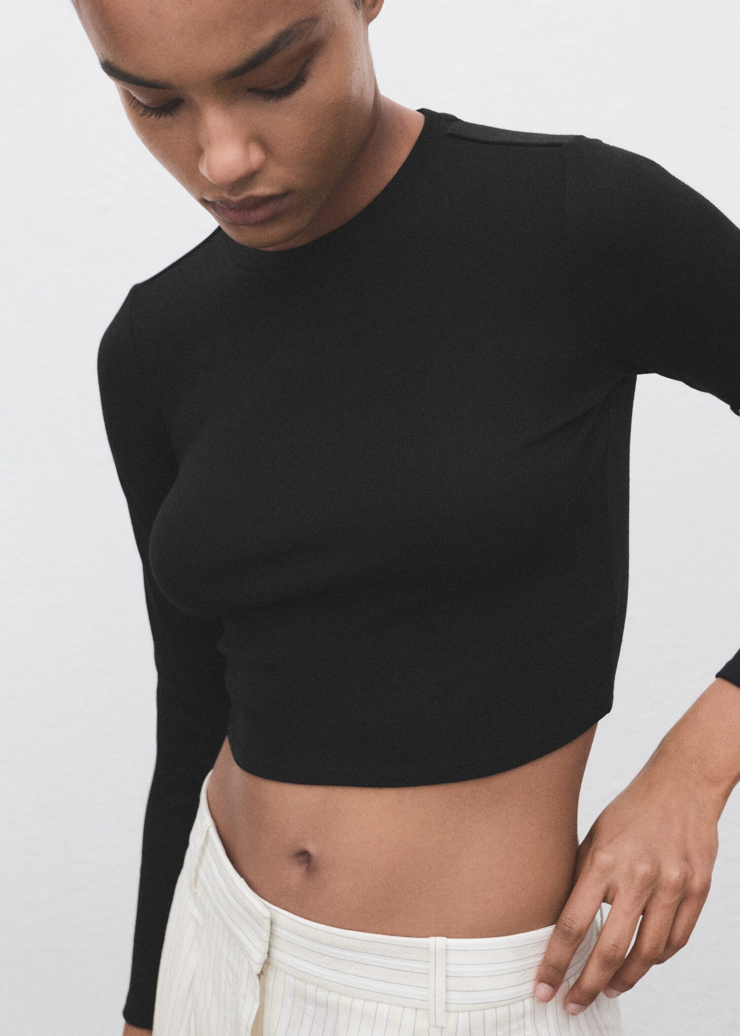 Long-sleeved cropped t-shirt - Details of the article 1