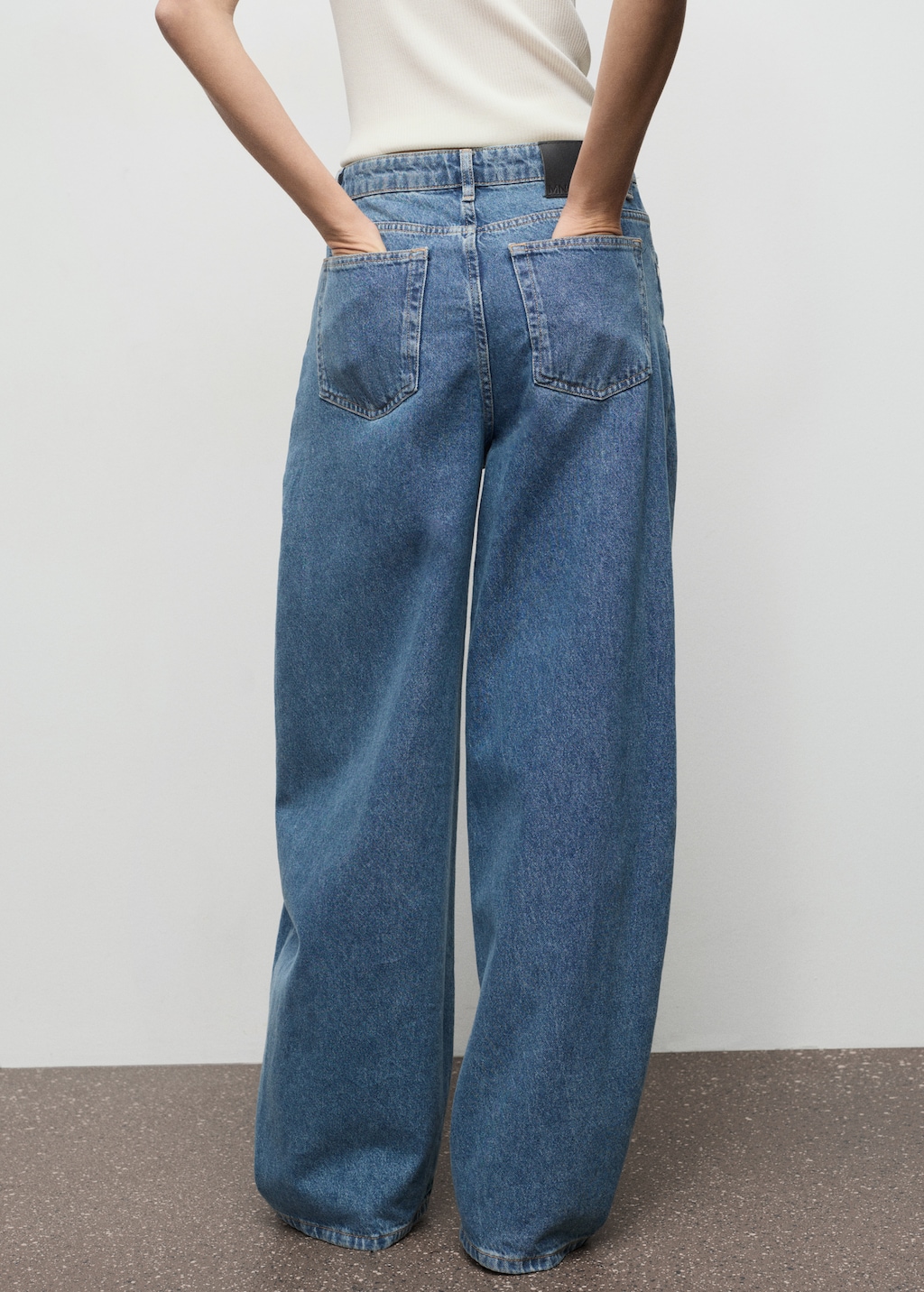 Mid-rise balloon jeans