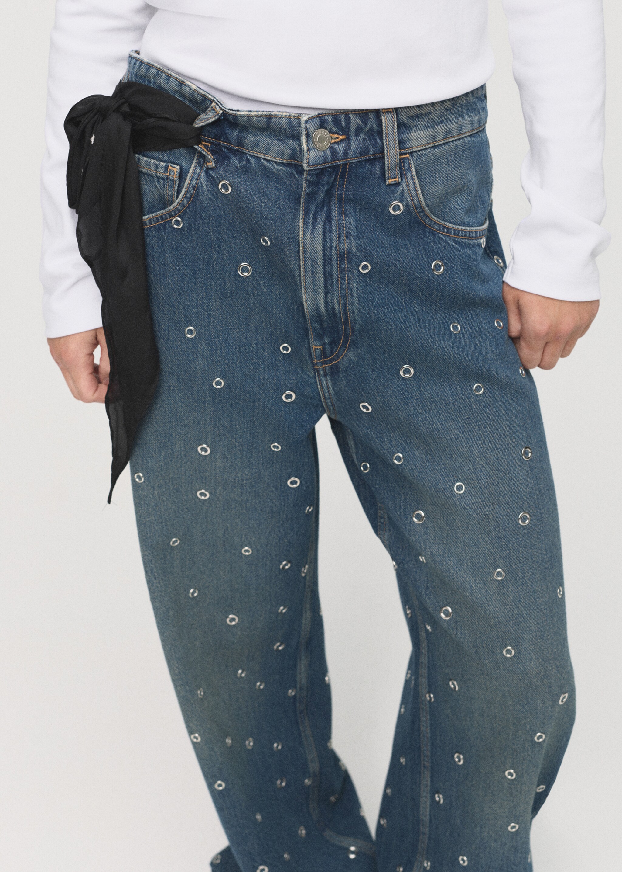 Balloon jeans with eyelets - Details of the article 6, Dark Vintage Blue. Ref: 17034791-00.