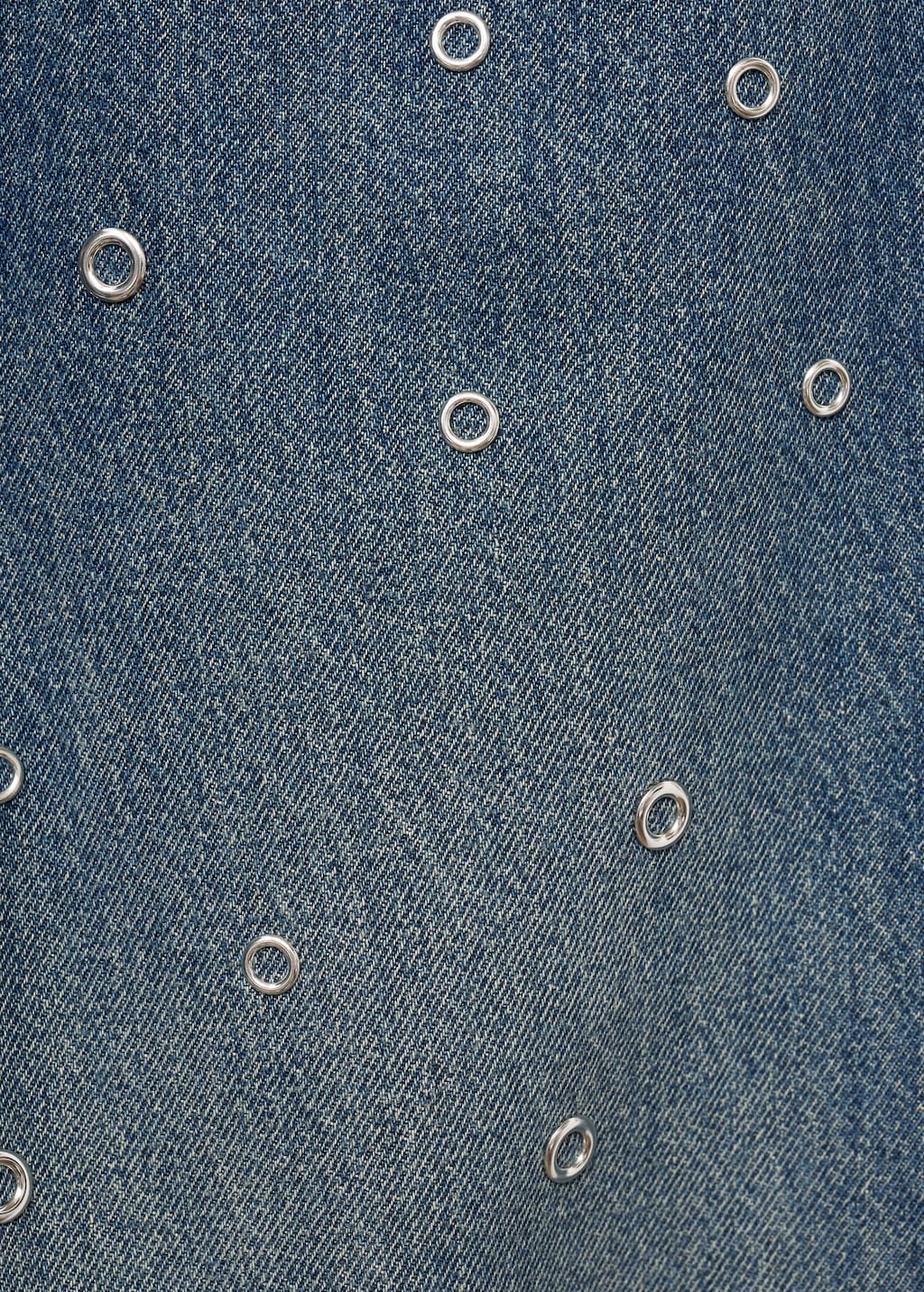 Barrel jeans with eyelets