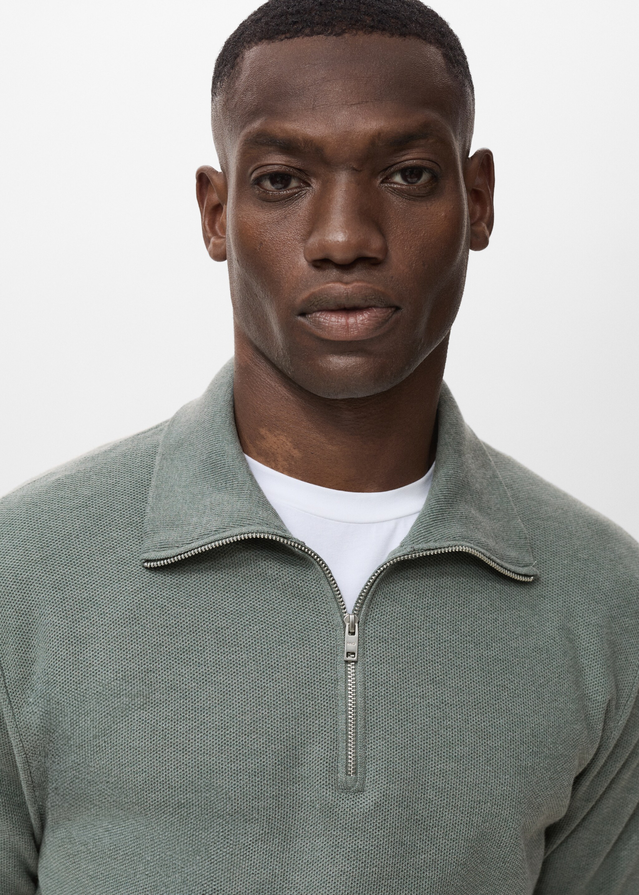 Microstructure sweater with zipper collar - Details of the article 1