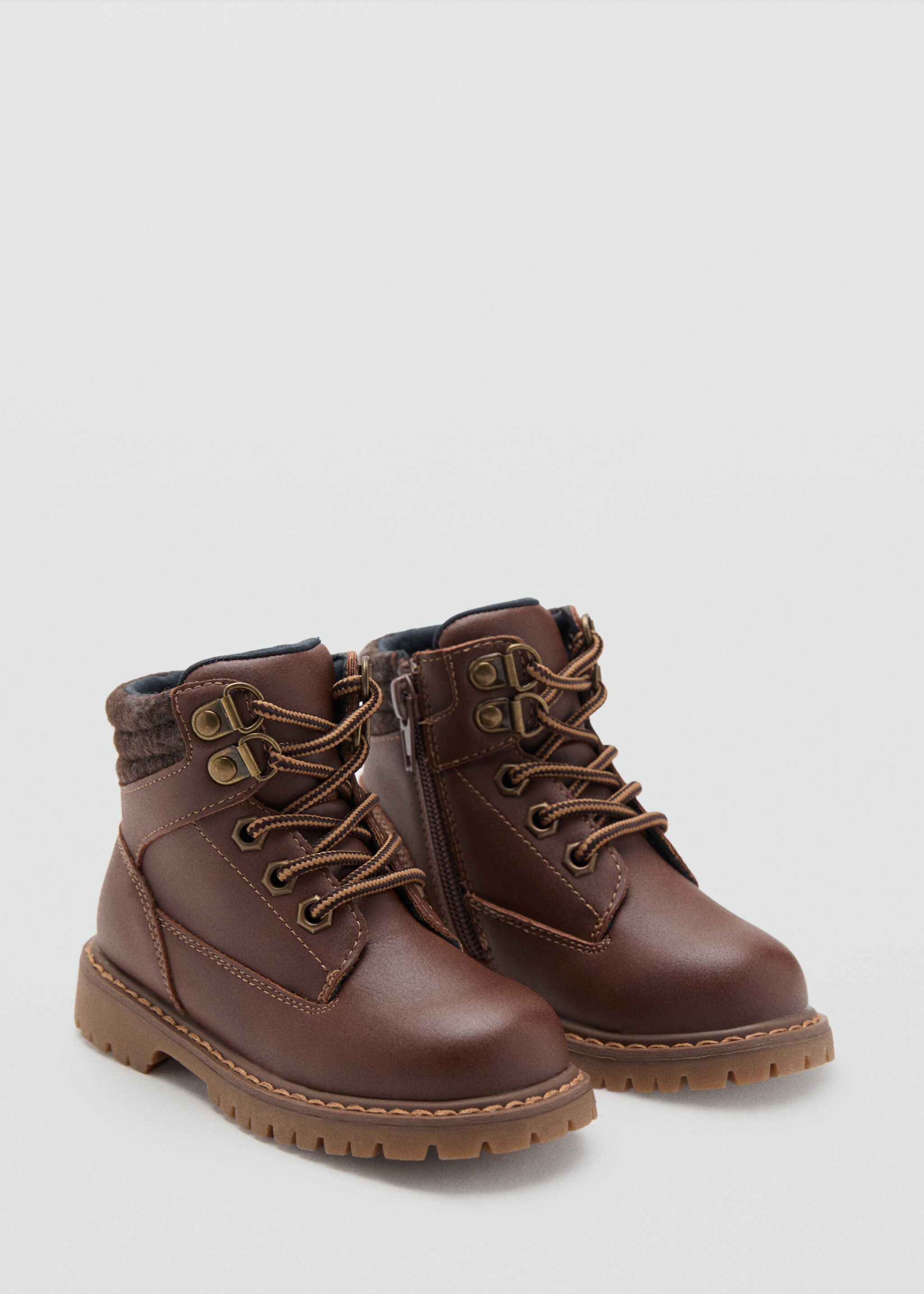 Lace-up mountain boots - Medium plane, Chocolate. Ref: 17035149-00.
