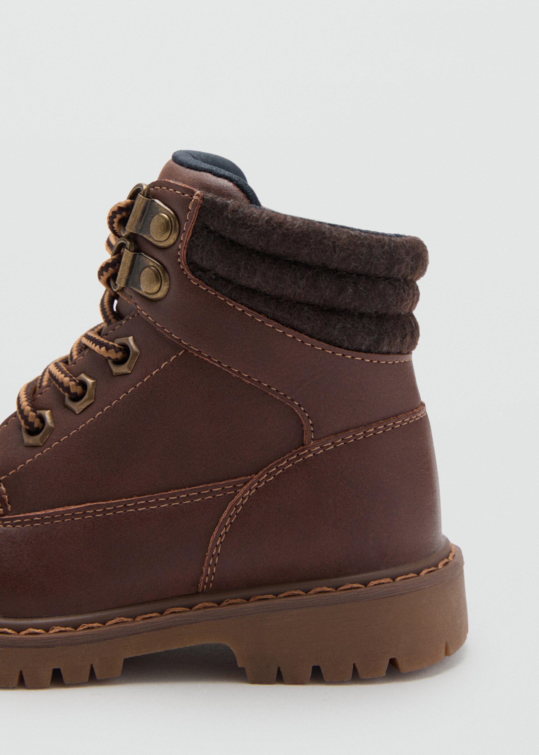 Lace-up mountain boots - Details of the article 1, Chocolate. Ref: 17035149-00.