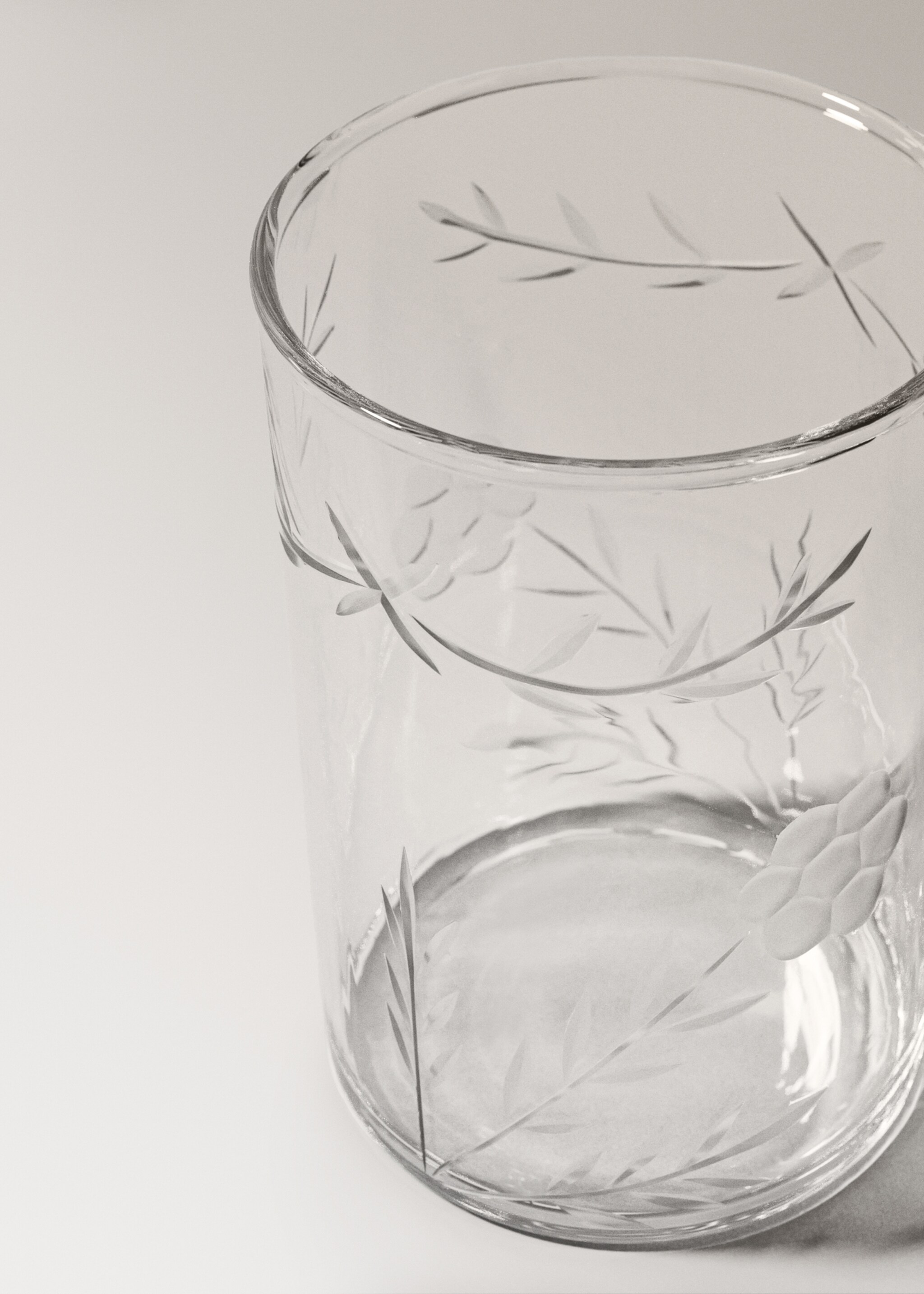 Carved glown glass tumbler - Details of the article 1, Off White. Ref: 17035165-00.