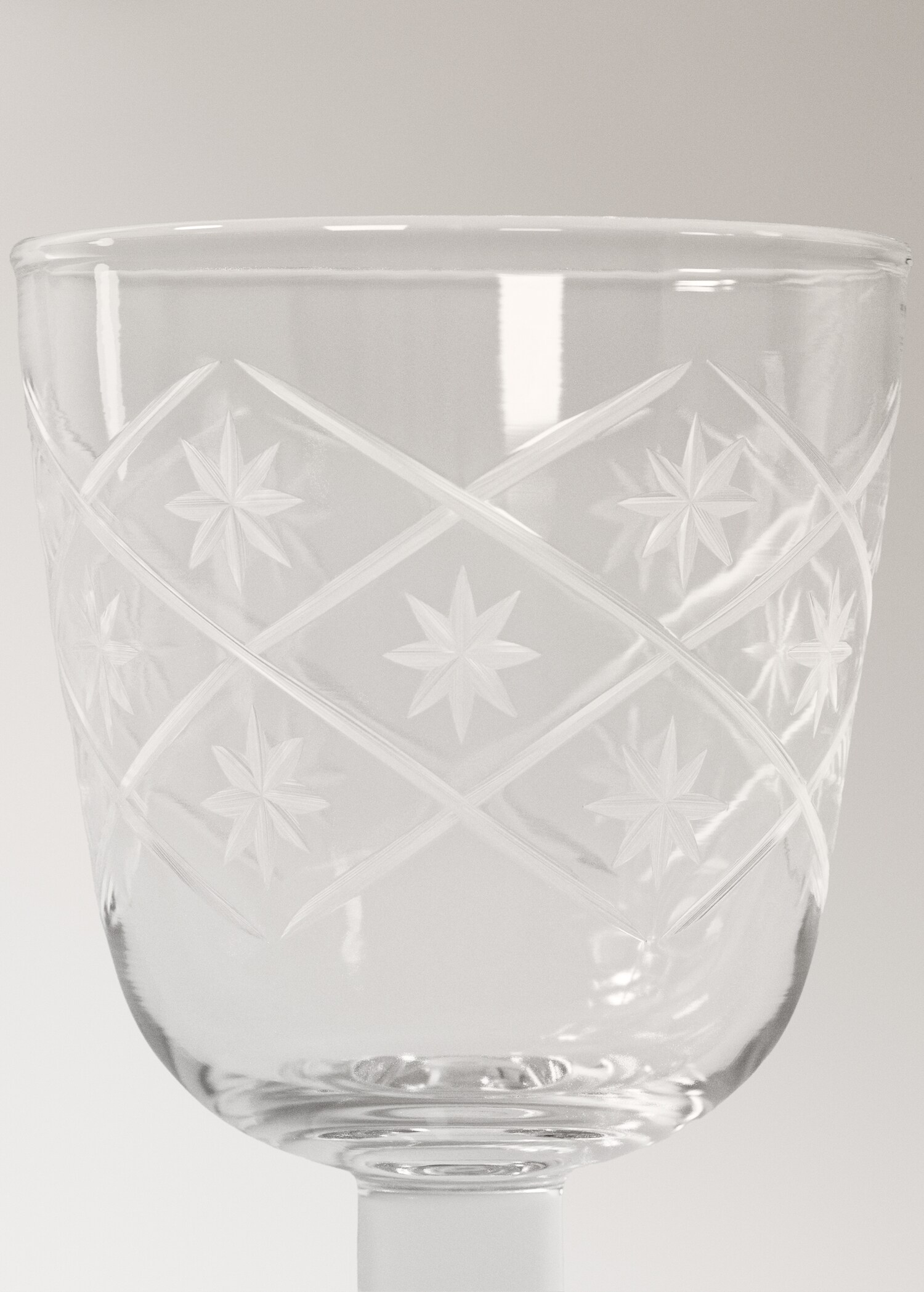 Geblasener Glasbecher mit gravierten Blumen - Detail des Artikels 1