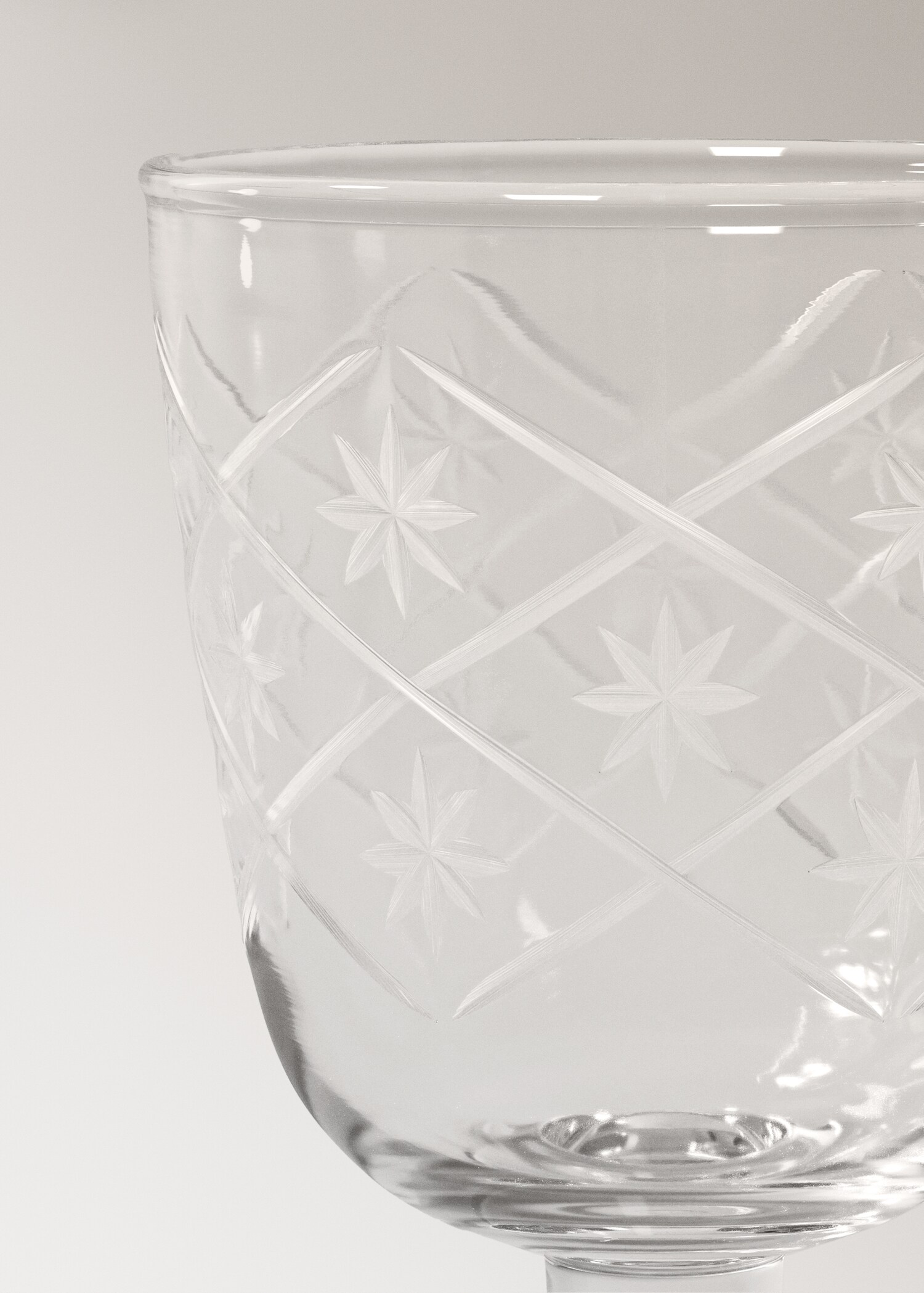 Geblasener Glasbecher mit gravierten Blumen - Detail des Artikels 3