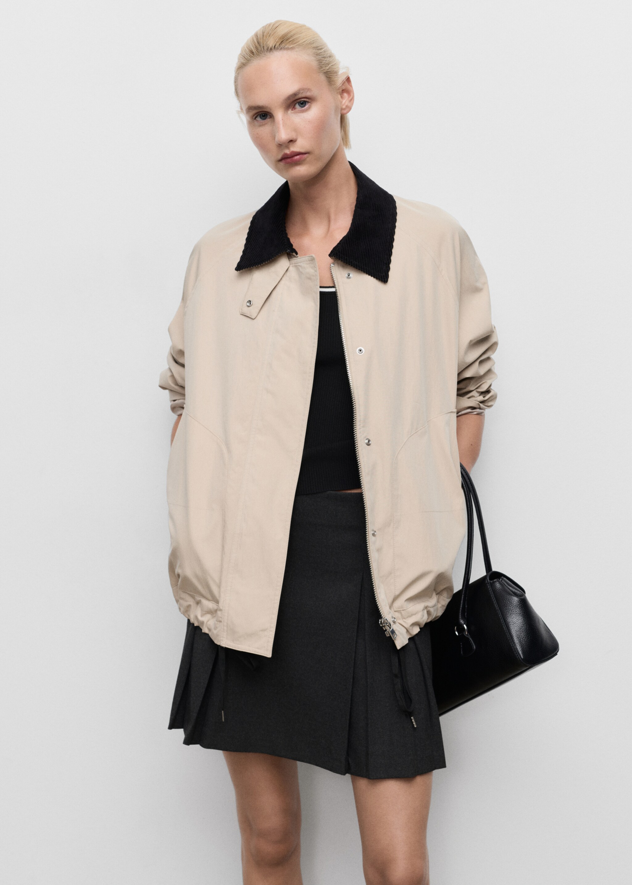 Pleated mini-skirt - Details of the article 2, Grey. Ref: 17035167-00.