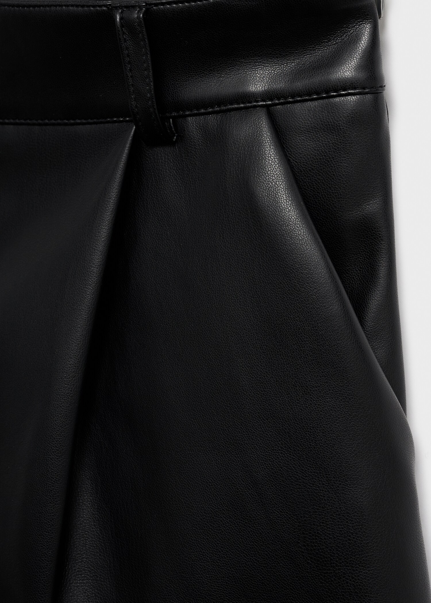 Skin-effect pleated shorts - Details of the article 0
