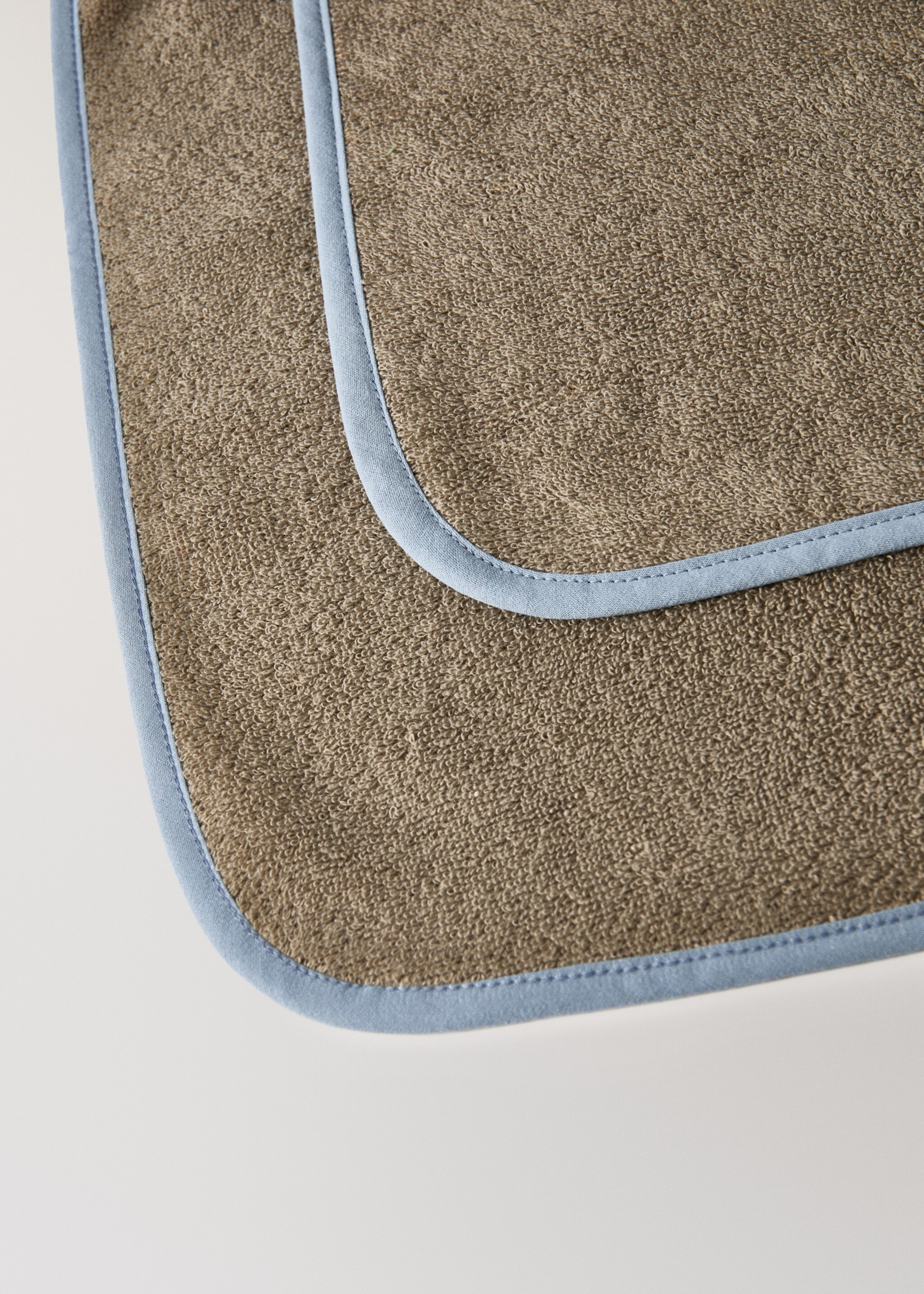 Children's shower towel with contrasting trim - Details of the article 1, Khaki. Ref: 17035171-00.