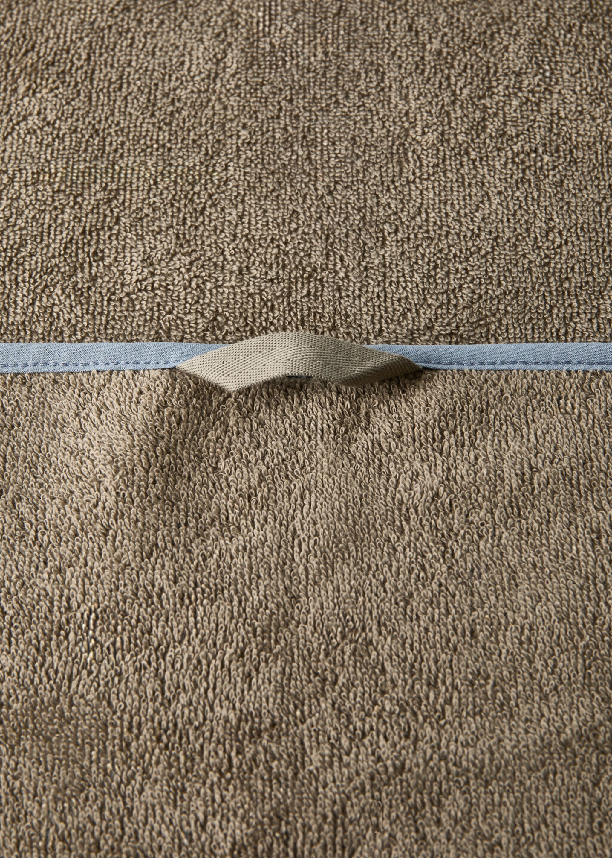Children's shower towel with contrasting trim - Details of the article 2, Khaki. Ref: 17035171-00.