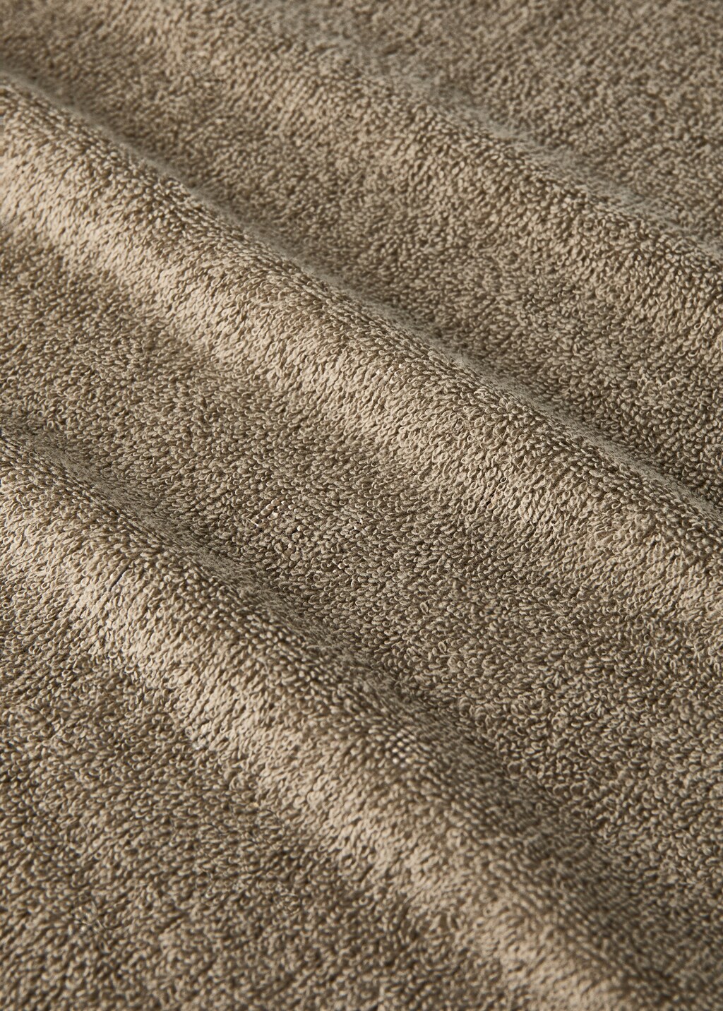 Children's bath towel with contrasting trim