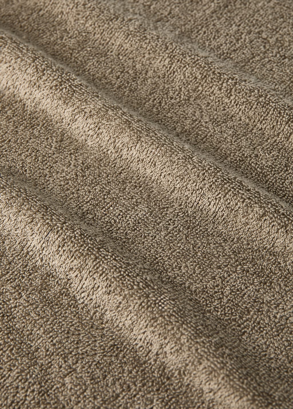 Children's bath towel with contrasting trim