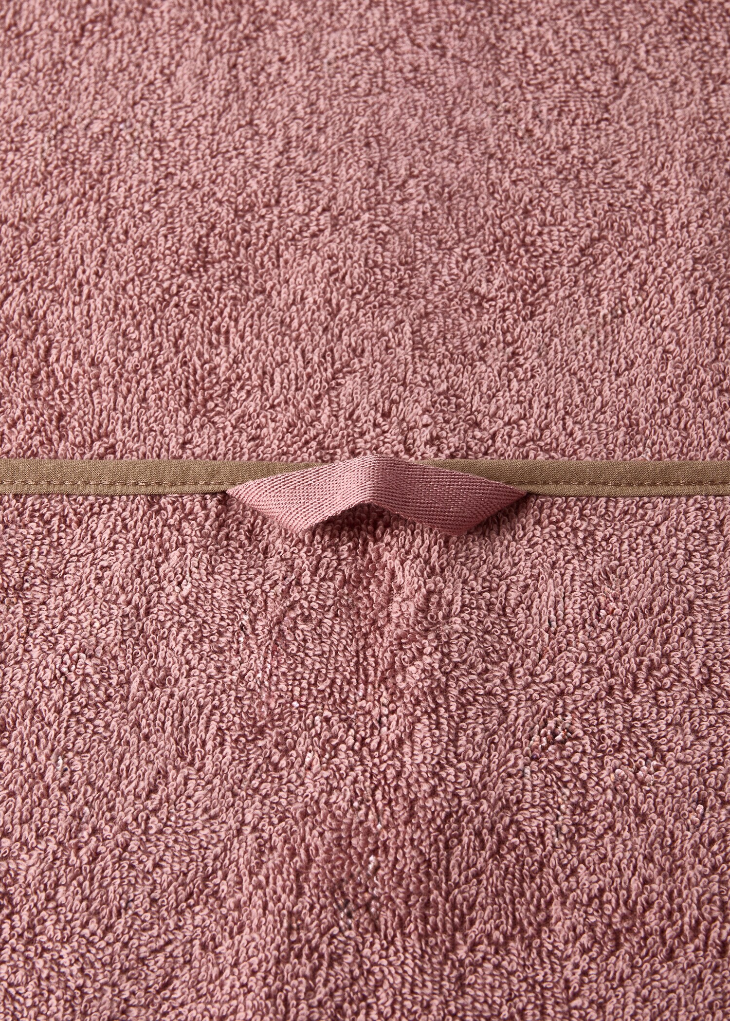 Children's shower towel with contrasting trim - Details of the article 2