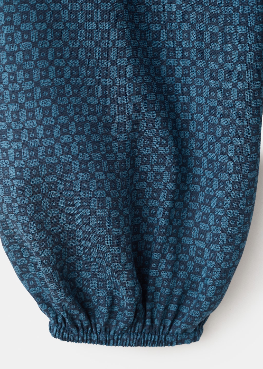 Printed blouse with cut-out