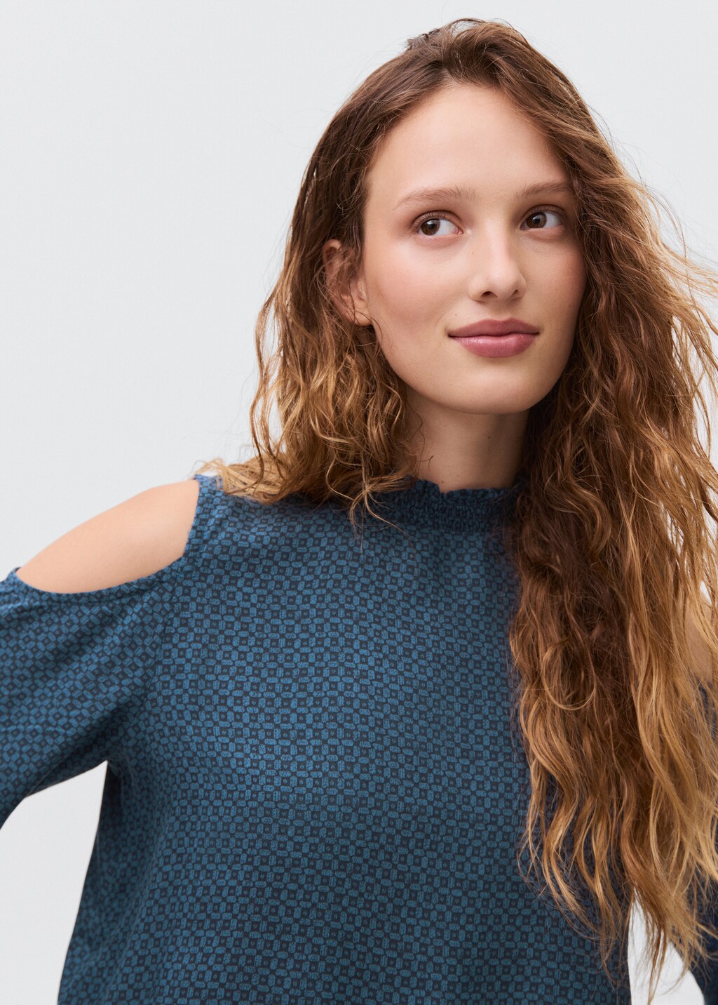 Printed blouse with cut-out